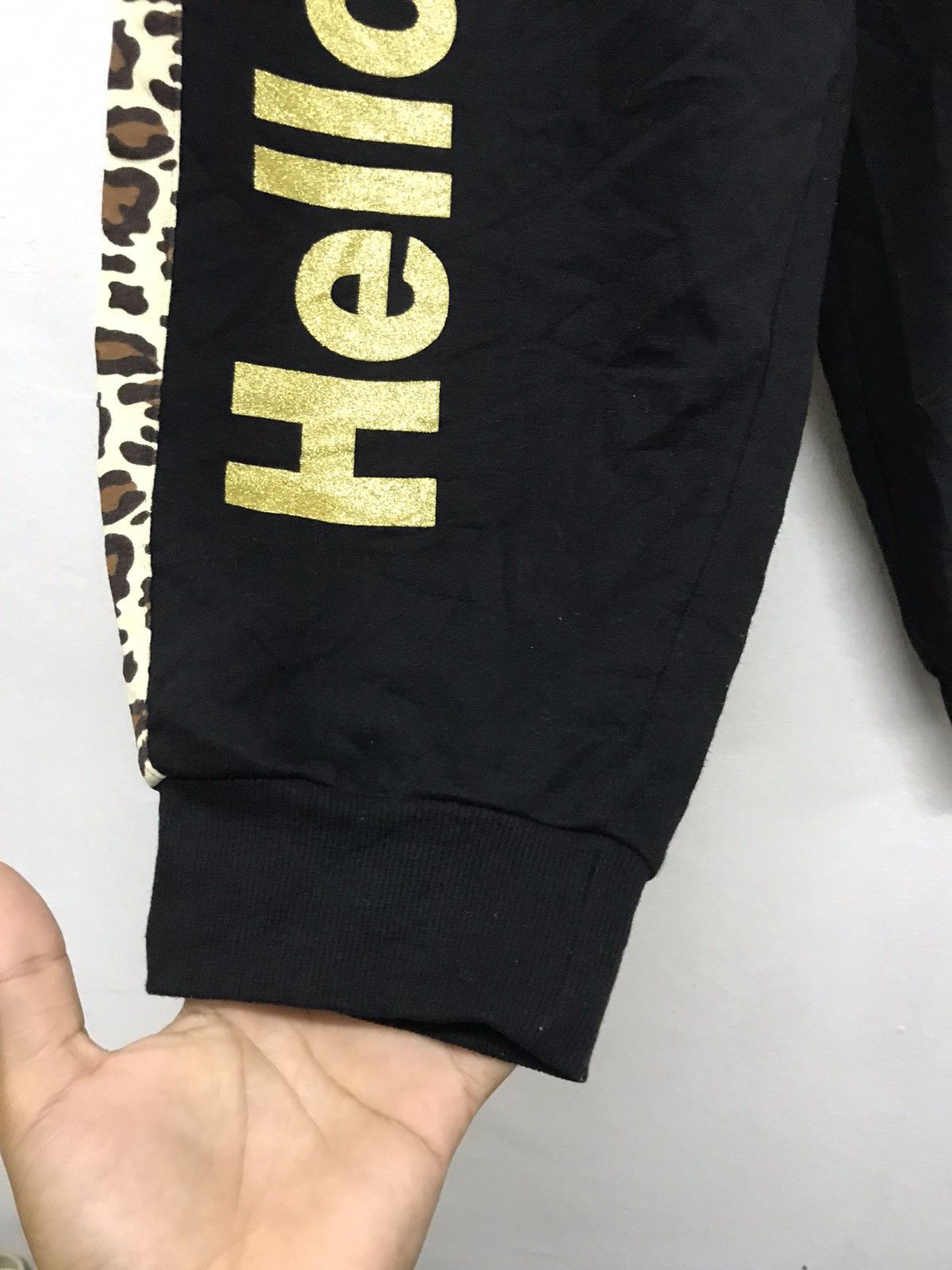 Japanese Brand Nice❗️Hello Kitty x Uniqlo 3 Quarters Sweatpants Size 27" / US 4 / IT 40 - 7 Thumbnail