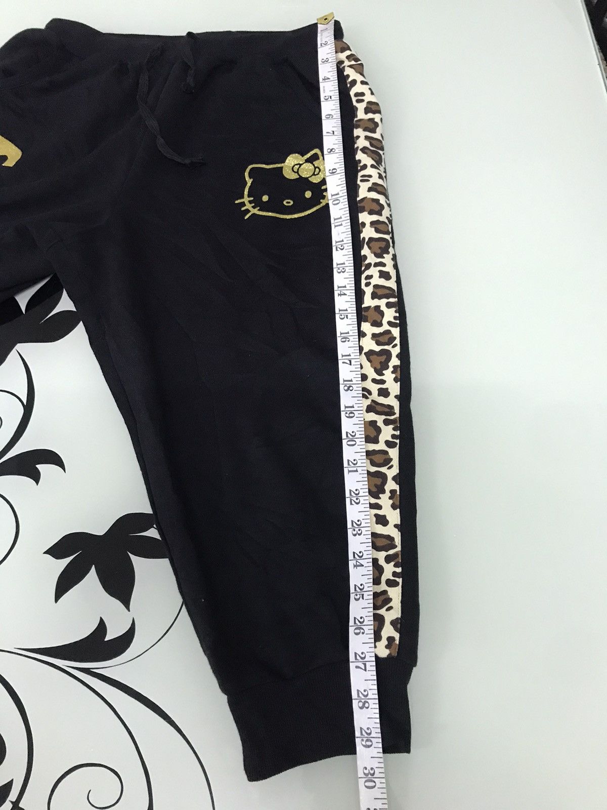 Japanese Brand Nice❗️Hello Kitty x Uniqlo 3 Quarters Sweatpants Size 27" / US 4 / IT 40 - 21 Thumbnail