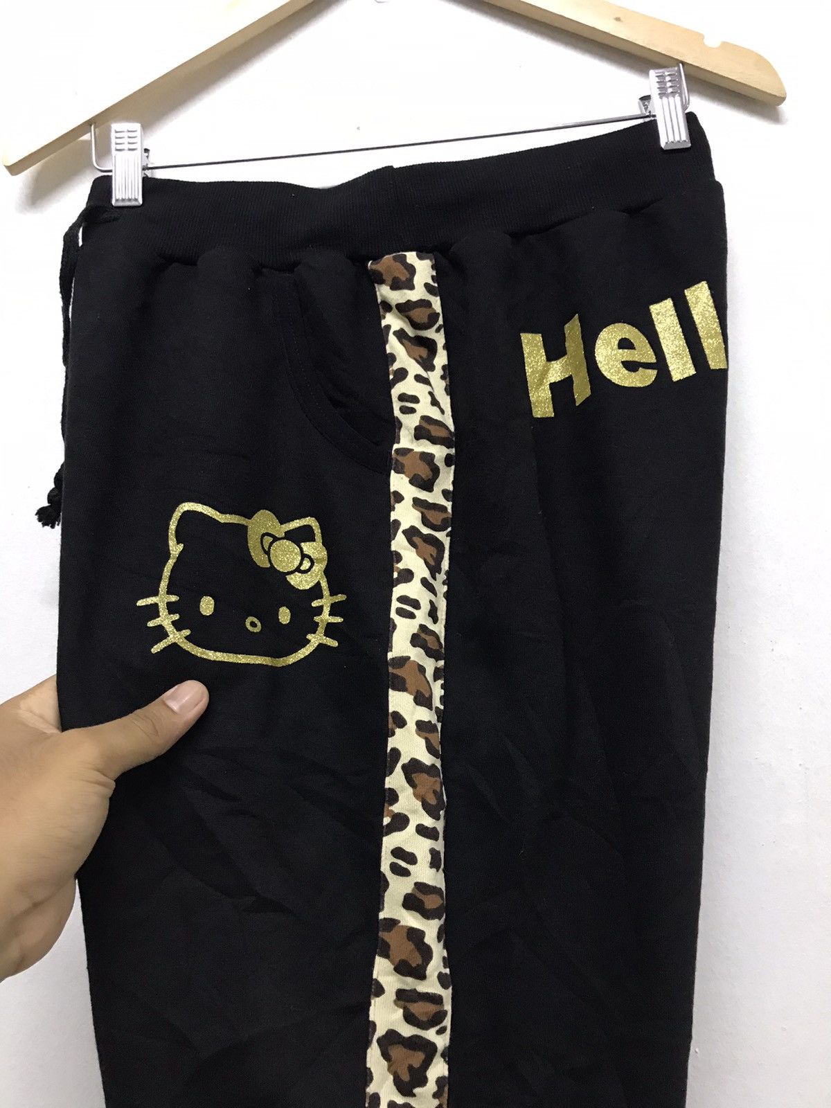 Japanese Brand Nice❗️Hello Kitty x Uniqlo 3 Quarters Sweatpants Size 27" / US 4 / IT 40 - 14 Thumbnail