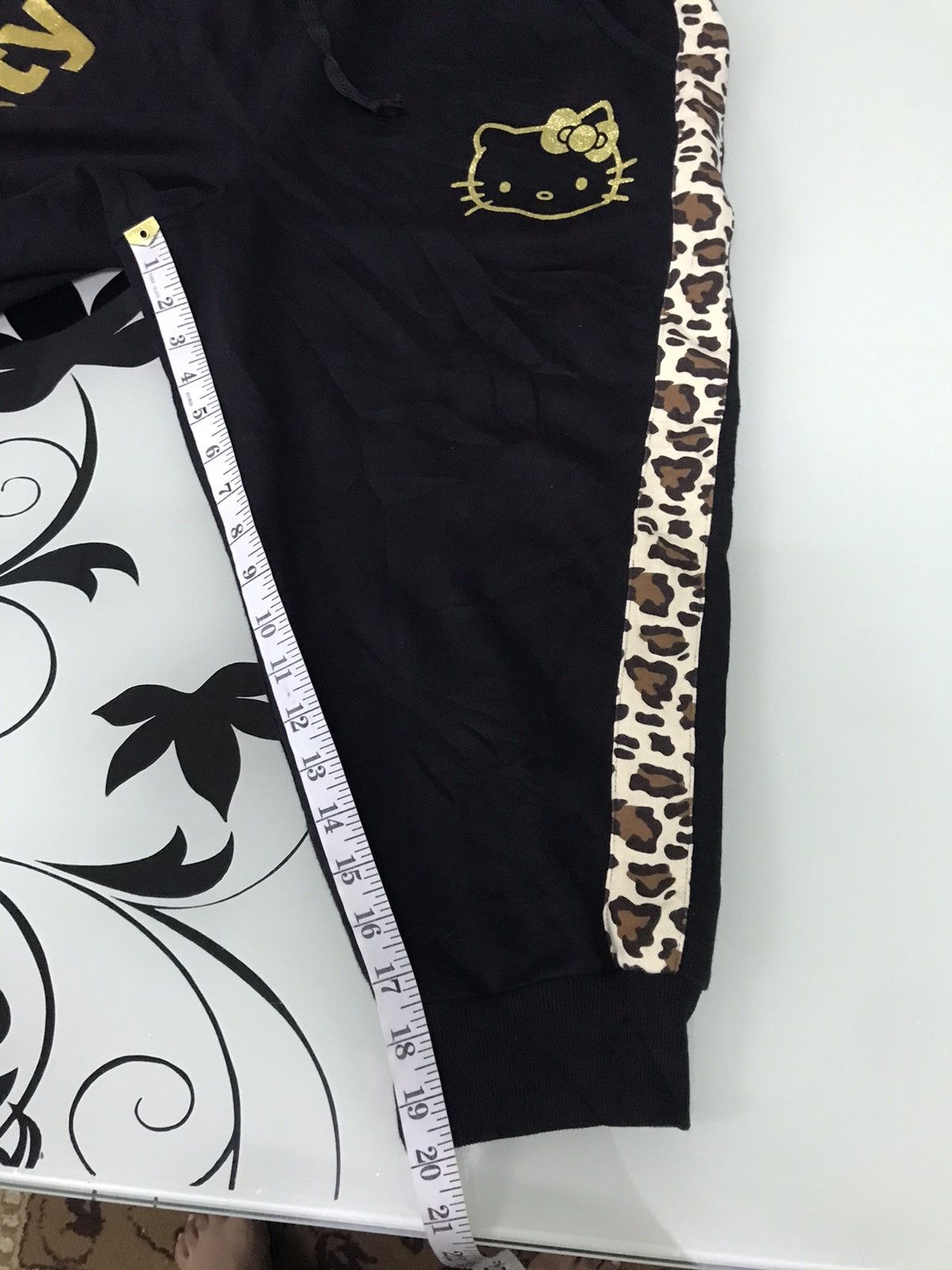 Japanese Brand Nice❗️Hello Kitty x Uniqlo 3 Quarters Sweatpants Size 27" / US 4 / IT 40 - 20 Thumbnail