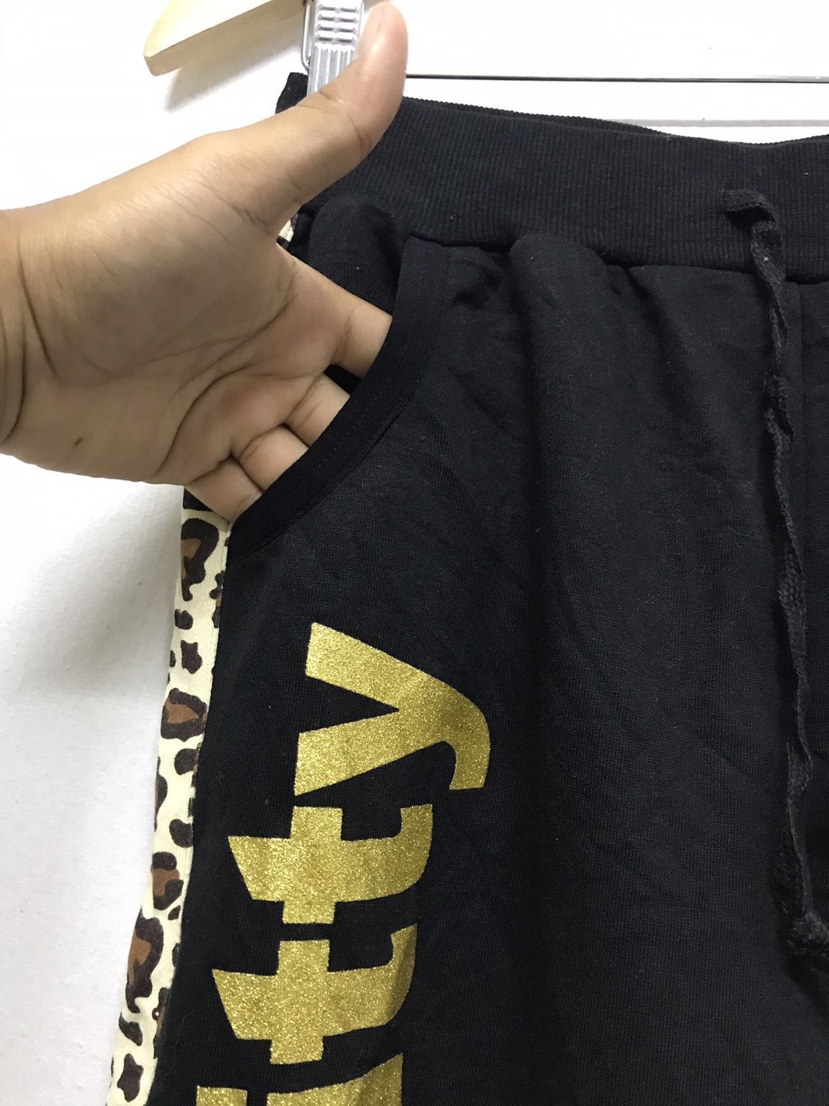Japanese Brand Nice❗️Hello Kitty x Uniqlo 3 Quarters Sweatpants Size 27" / US 4 / IT 40 - 10 Thumbnail
