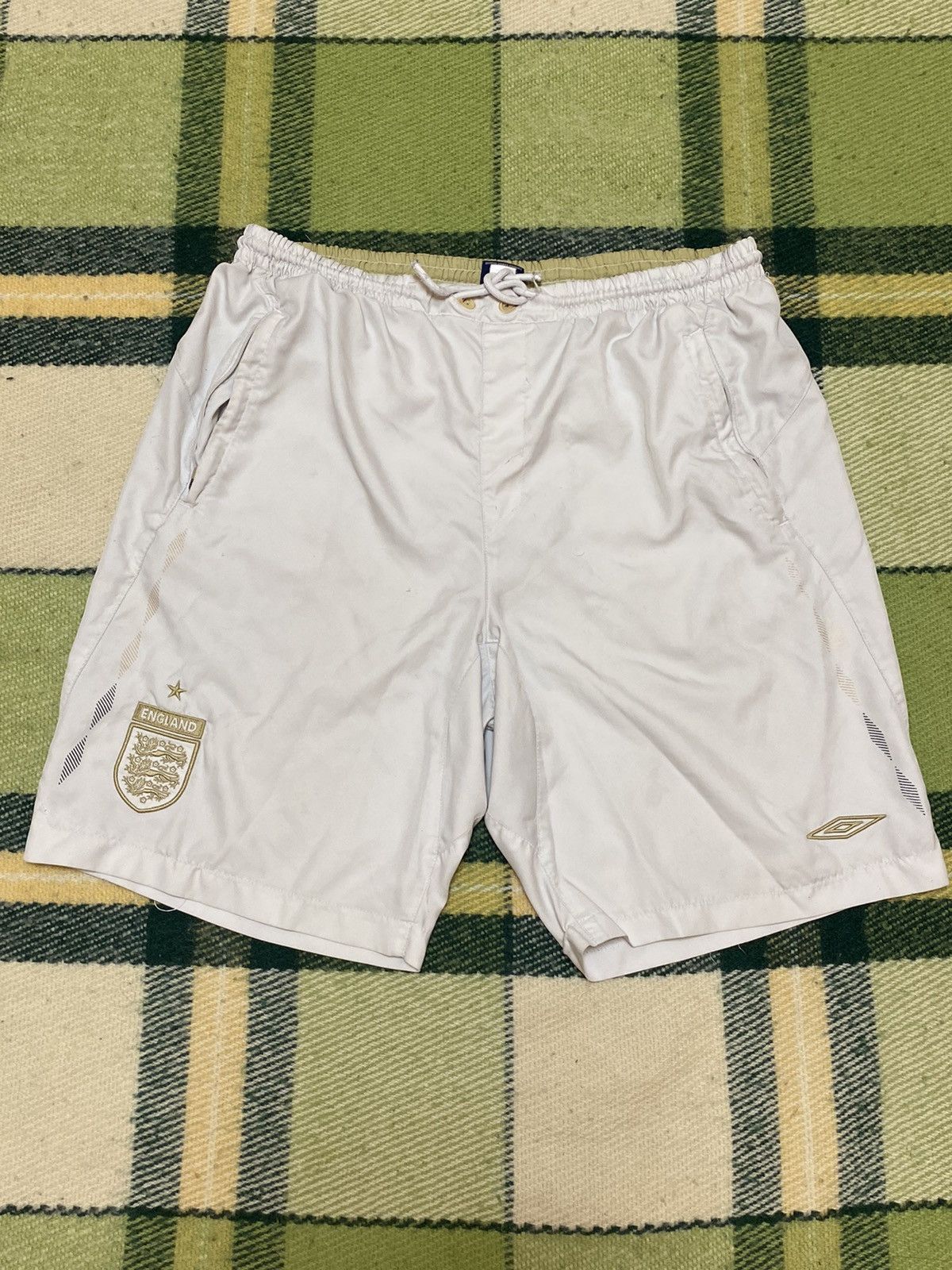 Umbro Vintage 90s Umbro shorts streetwear y2k casual size L Size US 34 / EU 50 - 1 Thumbnail