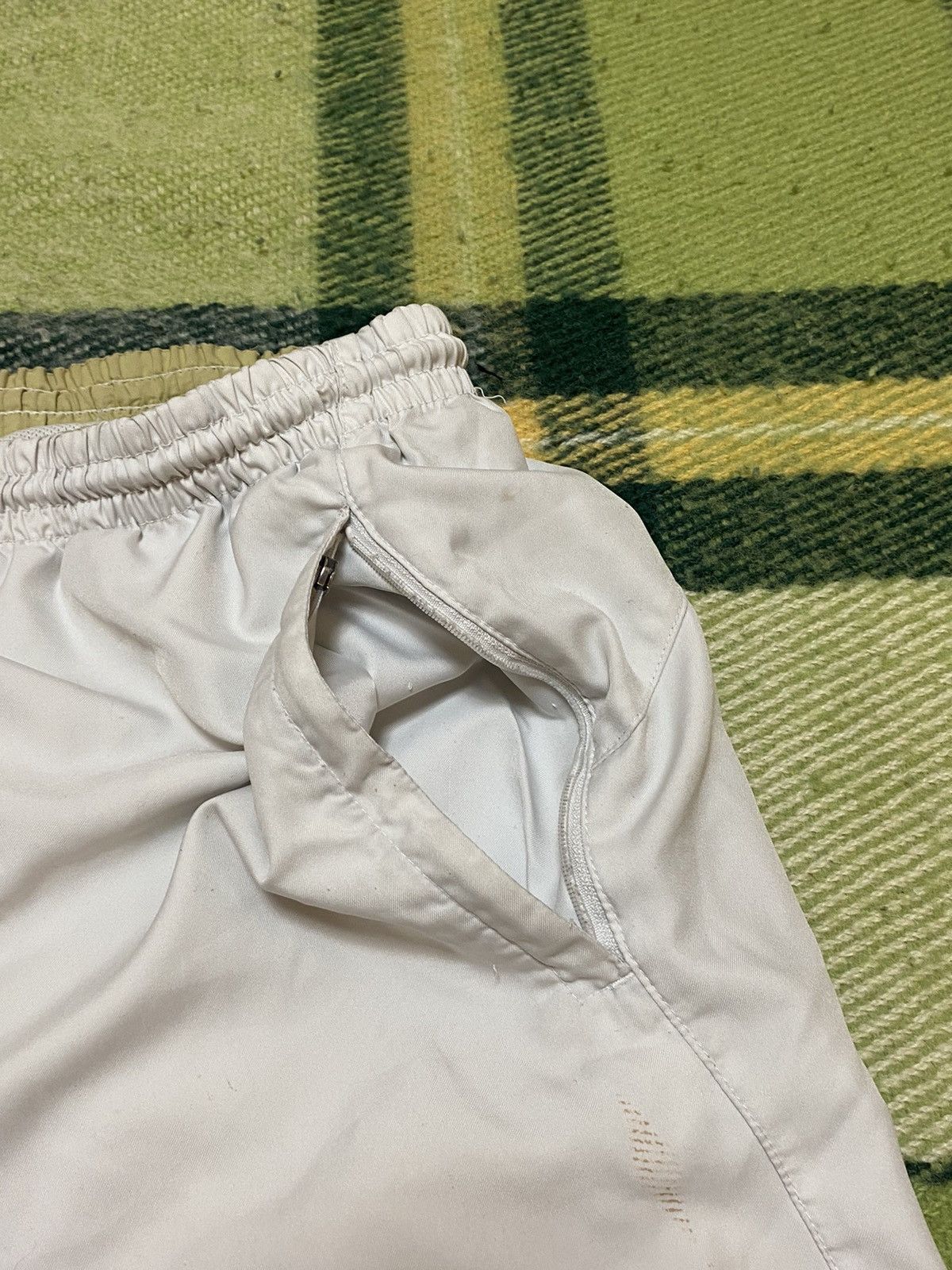 Umbro Vintage 90s Umbro shorts streetwear y2k casual size L Size US 34 / EU 50 - 2 Thumbnail