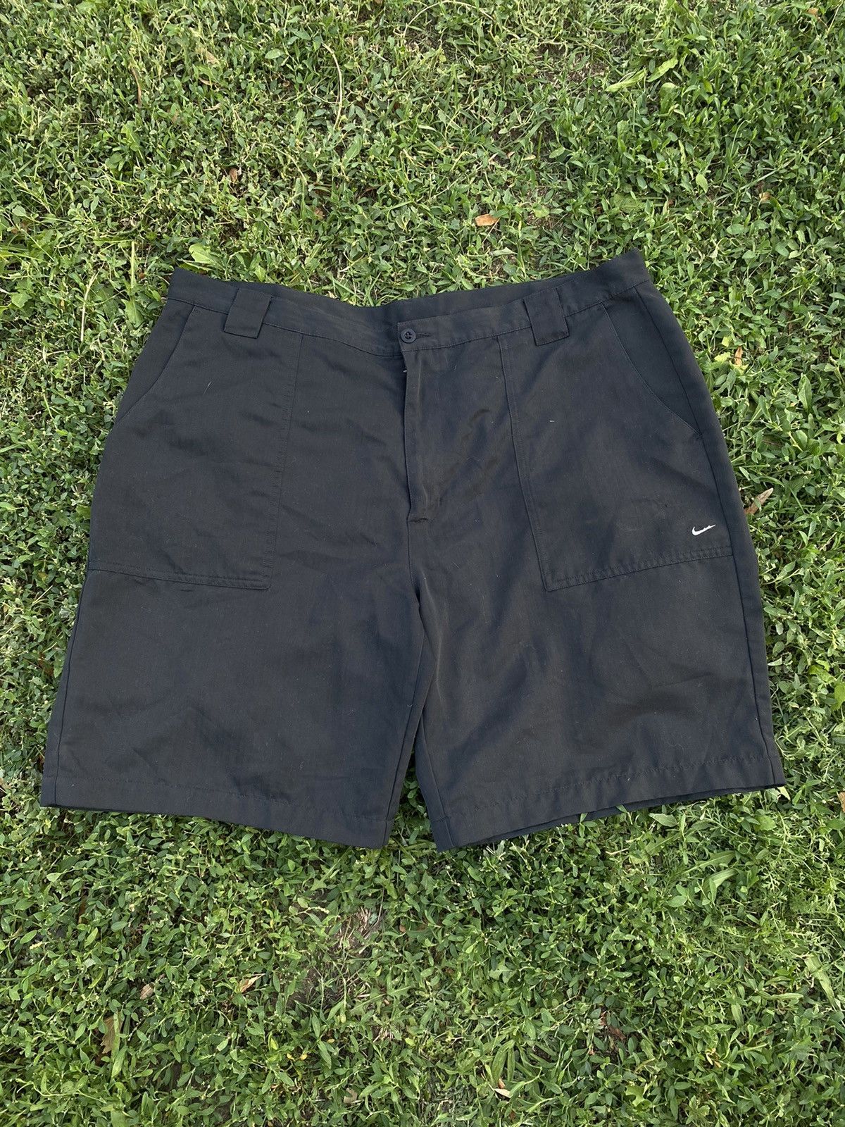 Nike Vintage Nike shorts streetwear swoosh casual y2k size 40 Size US 40 / EU 56 - 1 Thumbnail