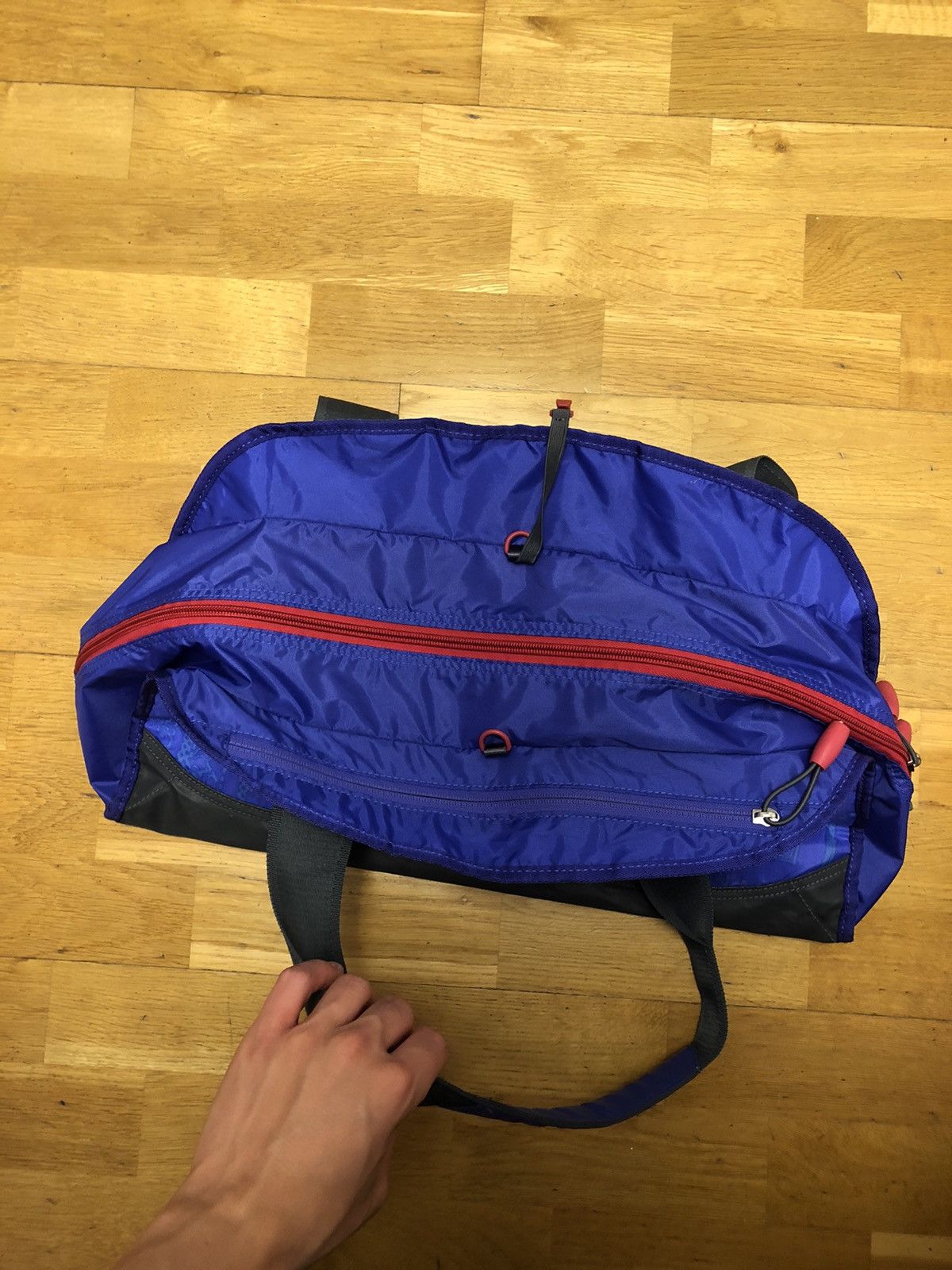 Nike NIKE FAST3R CLASSIC SPORT WORKOUT LIGHT DUFFLE BAG Size ONE SIZE - 3 Thumbnail