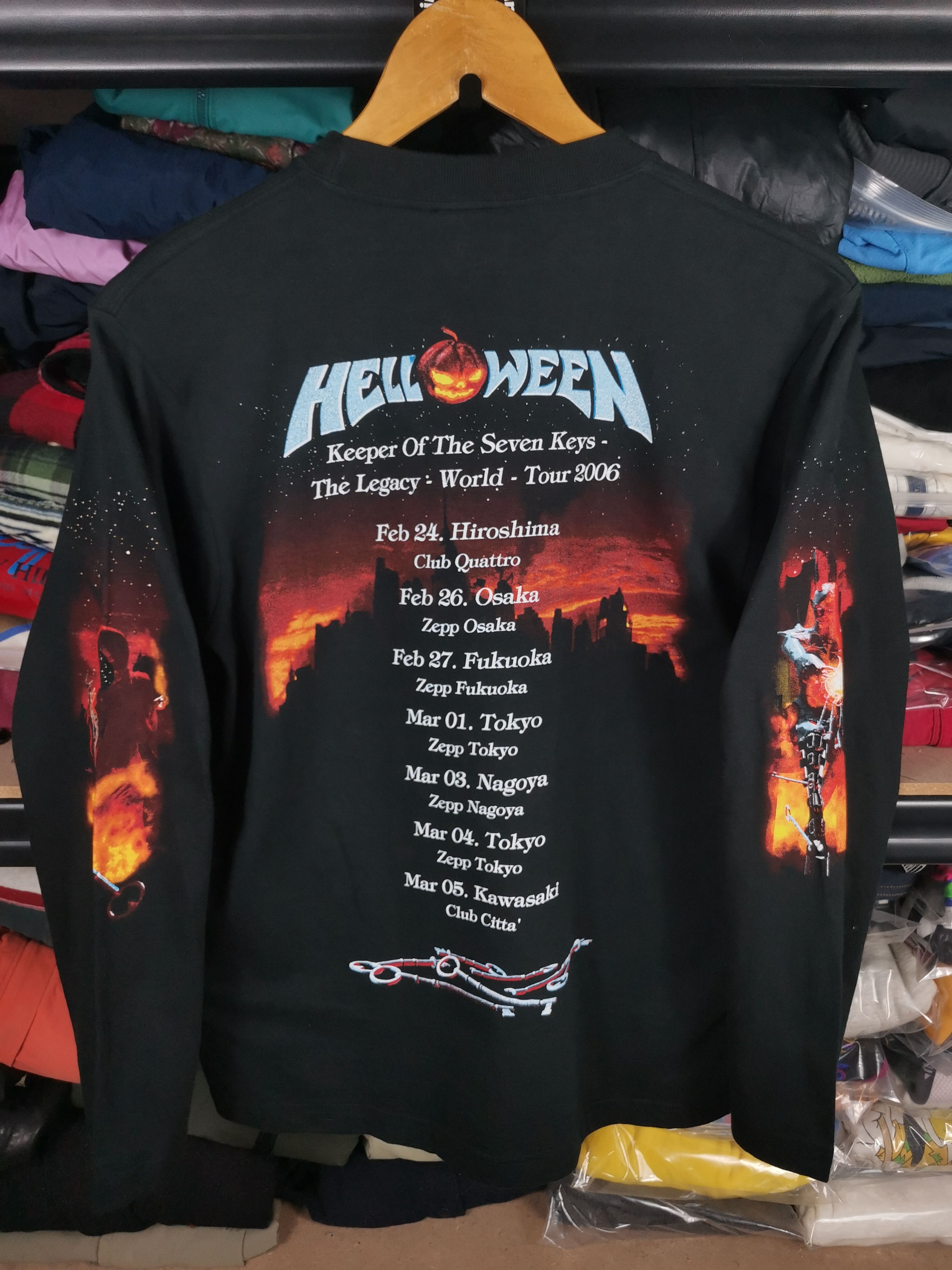 Band Tees Vintage Halloween Tour Japanese Long Sleeve Tshirt Size US S / EU 44-46 / 1 - 3 Thumbnail