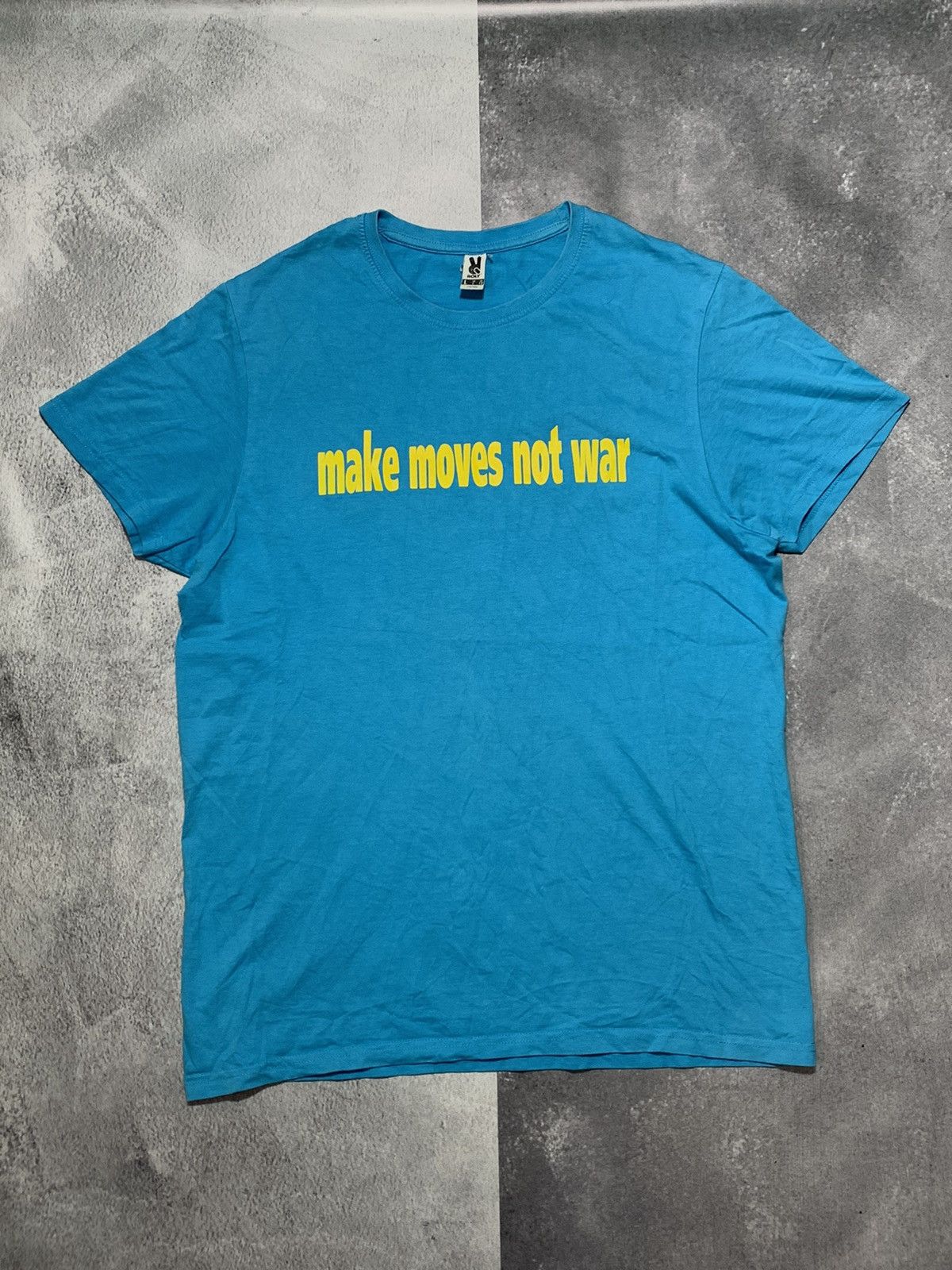 Vintage Vintage Y2K “ Make movies not war ” tee big logo size L Size US L / EU 52-54 / 3 - 2 Thumbnail