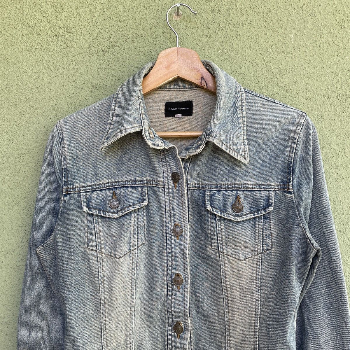 Japanese Brand × Vintage Vintage DAILY TOPICS Faded Button Ups Denim Jacket Size US S / EU 44-46 / 1 - 3 Thumbnail