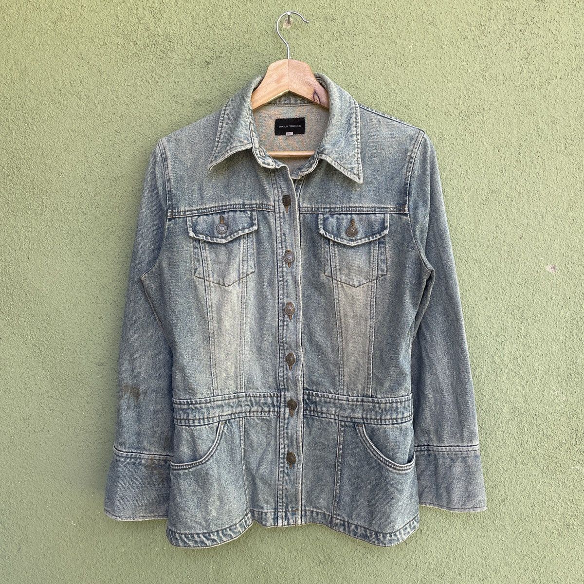 Japanese Brand × Vintage Vintage DAILY TOPICS Faded Button Ups Denim Jacket Size US S / EU 44-46 / 1 - 1 Thumbnail