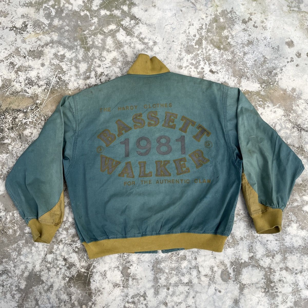 Carhartt × Japanese Brand × Vintage Vintage Distressed Bassett Walker Bomber Jacket Size US M / EU 48-50 / 2 - 2 Thumbnail