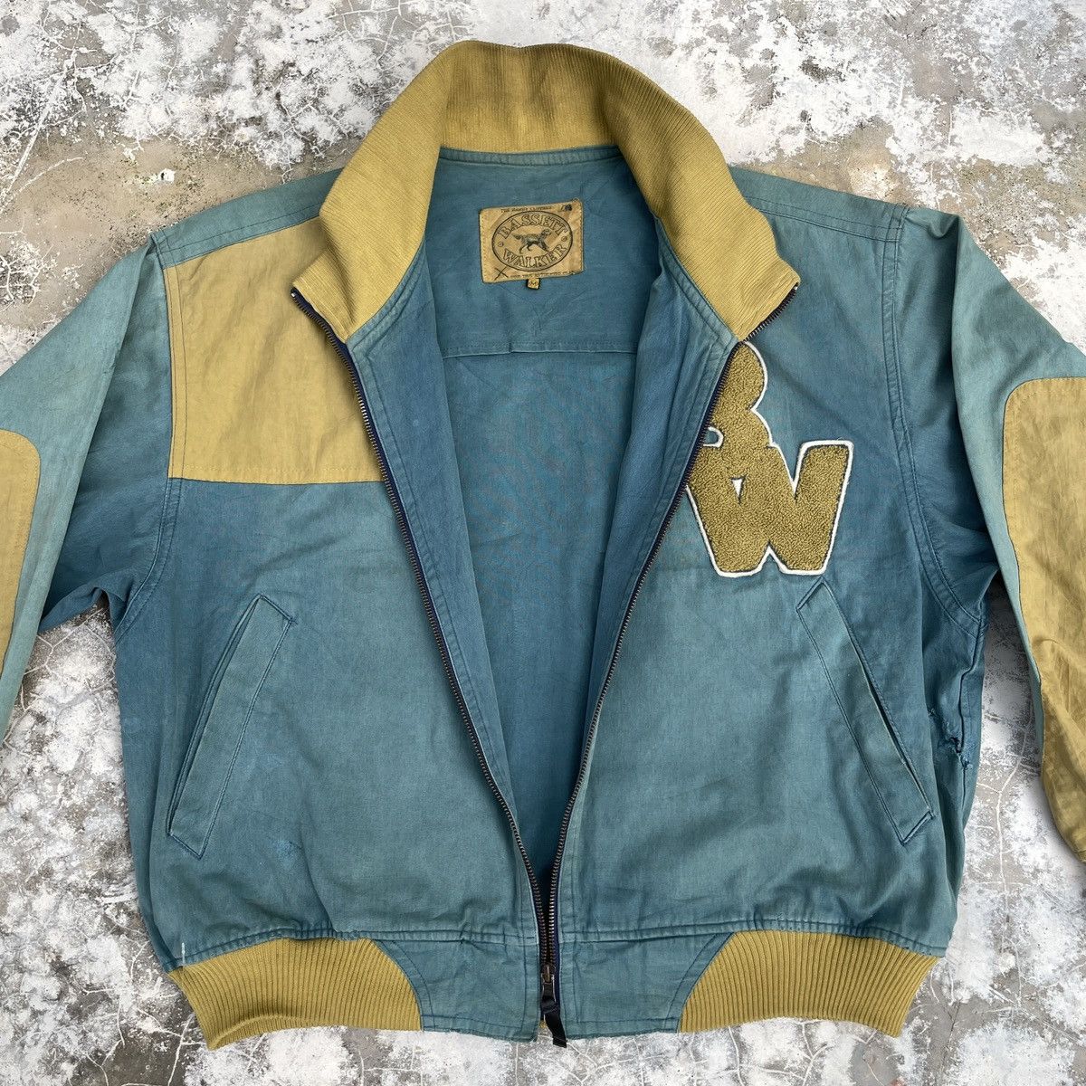 Carhartt × Japanese Brand × Vintage Vintage Distressed Bassett Walker Bomber Jacket Size US M / EU 48-50 / 2 - 4 Thumbnail