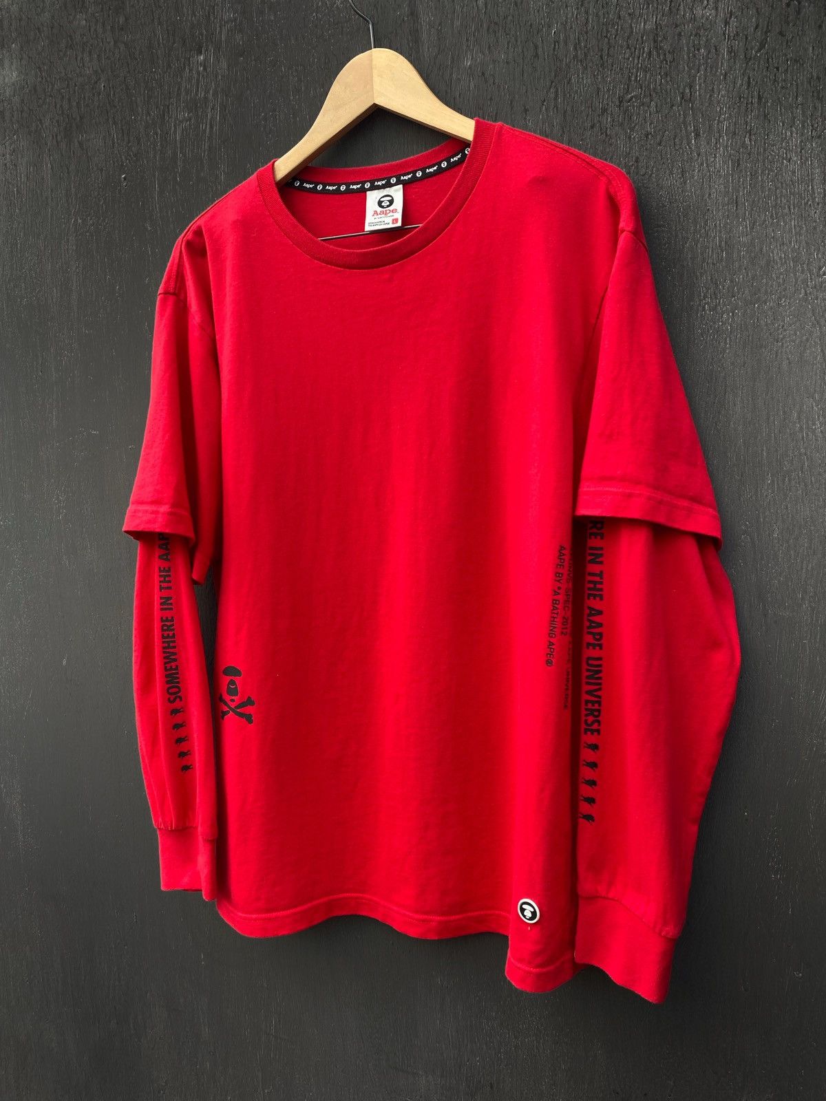 Aape A Bathing Ape Universe red longsleeve size L Size US L / EU 52-54 / 3 - 1 Thumbnail