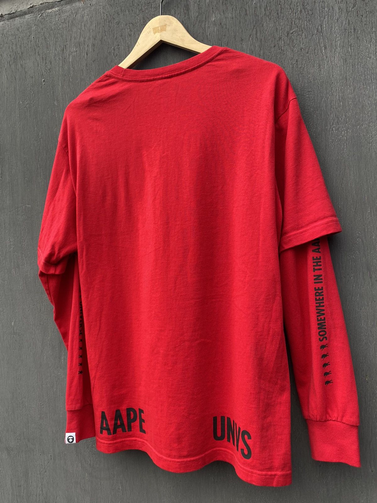 Aape A Bathing Ape Universe red longsleeve size L Size US L / EU 52-54 / 3 - 8 Thumbnail
