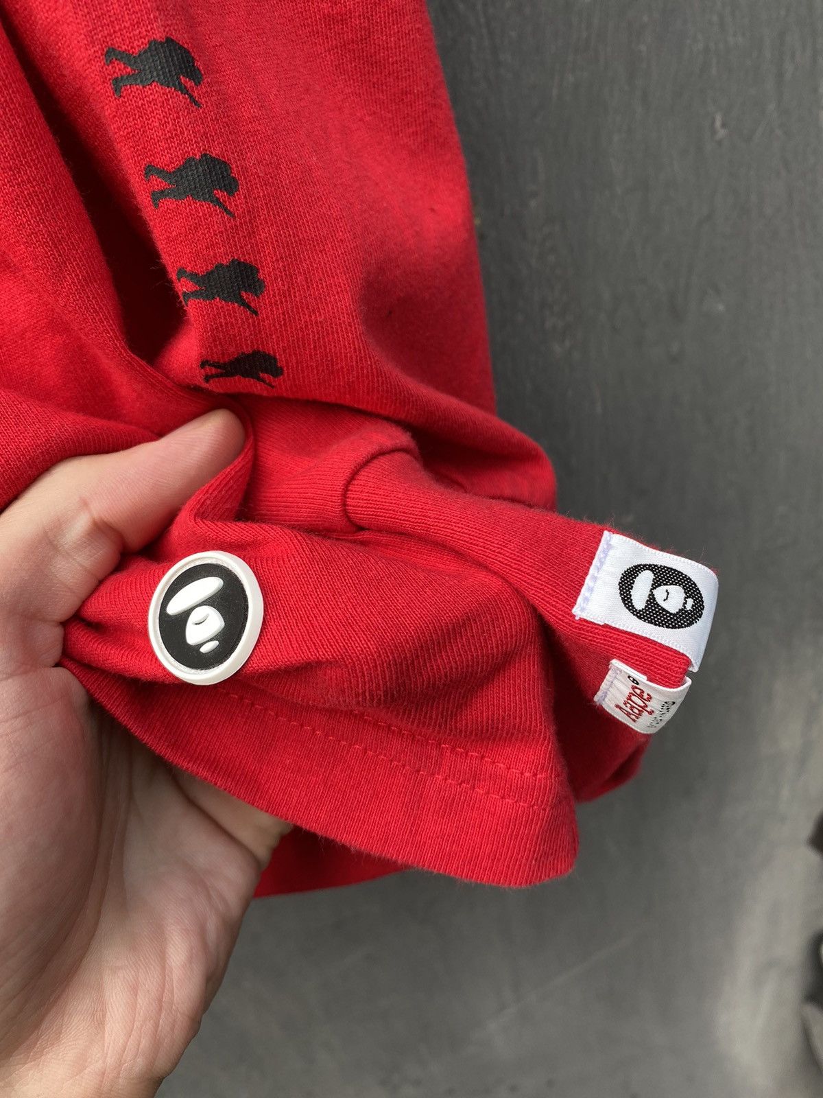 Aape A Bathing Ape Universe red longsleeve size L Size US L / EU 52-54 / 3 - 5 Thumbnail