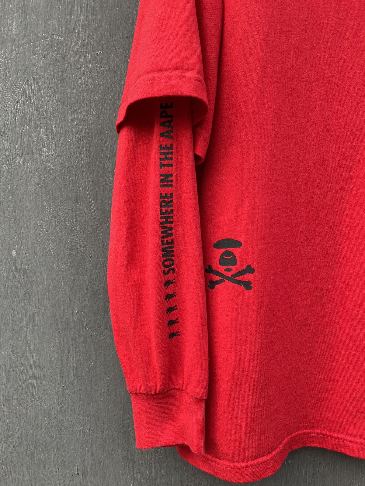 Aape A Bathing Ape Universe red longsleeve size L Size US L / EU 52-54 / 3 - 2 Thumbnail