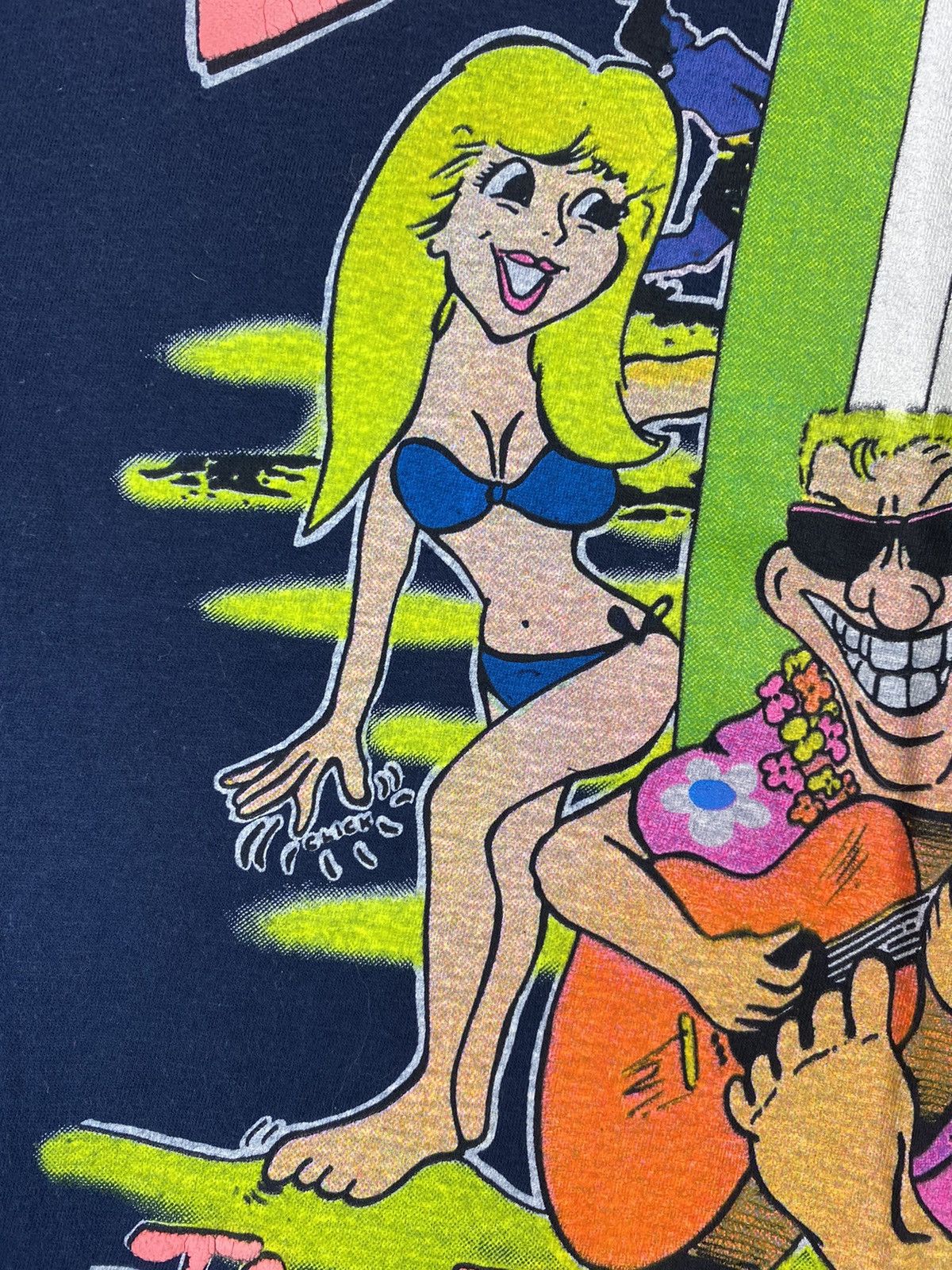 Vintage Vintage Bermuda Triangle 80s Hawaiian Crazy Tee T Shirt Size US XL / EU 56 / 4 - 9 Thumbnail