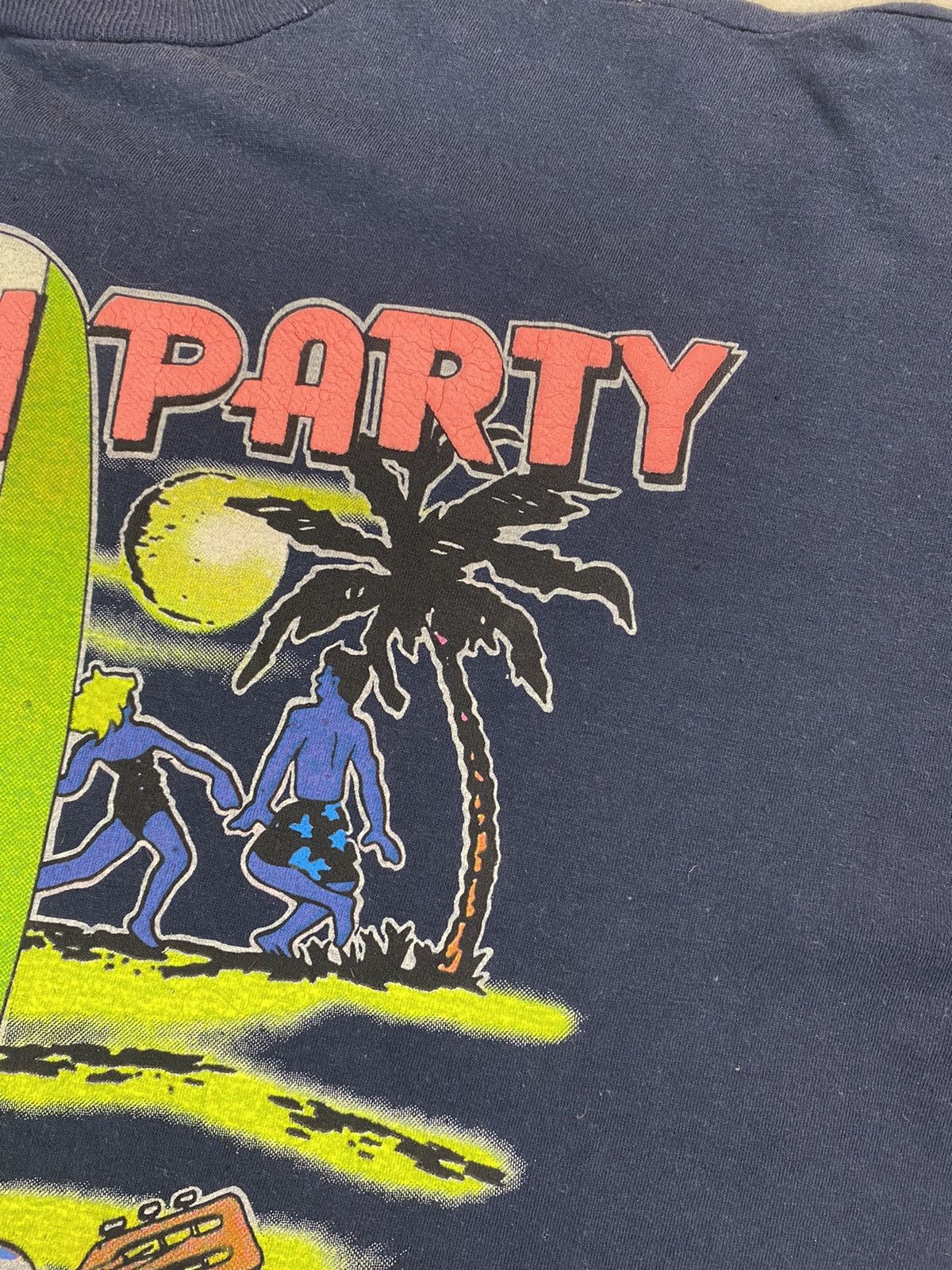 Vintage Vintage Bermuda Triangle 80s Hawaiian Crazy Tee T Shirt Size US XL / EU 56 / 4 - 12 Thumbnail