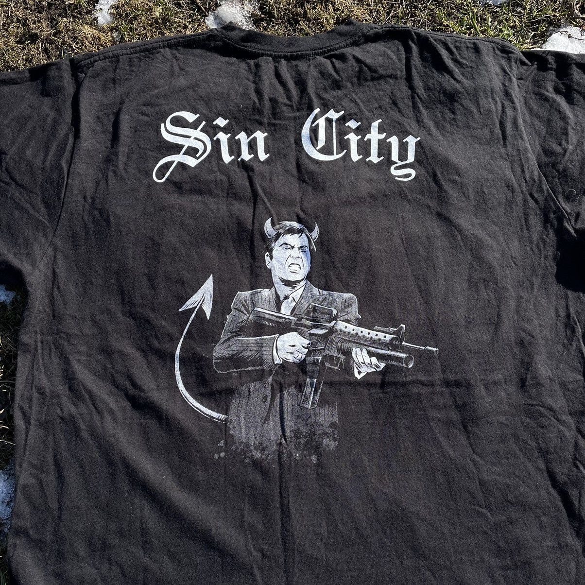Vintage Vintage 90s Sin City Graphic Tee Sun Faded Punk Grunge L Size US L / EU 52-54 / 3 - 4 Thumbnail