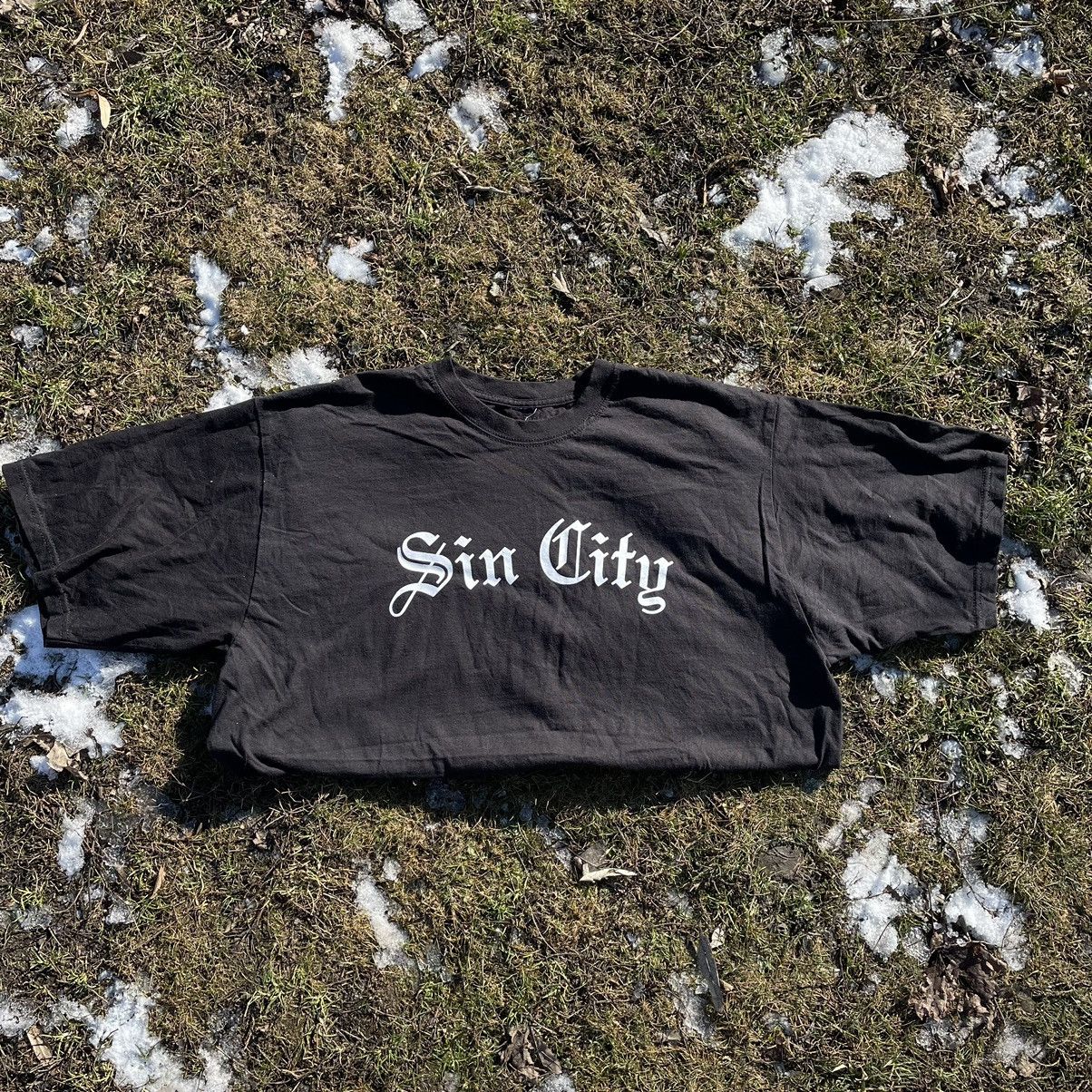 Vintage Vintage 90s Sin City Graphic Tee Sun Faded Punk Grunge L Size US L / EU 52-54 / 3 - 5 Thumbnail