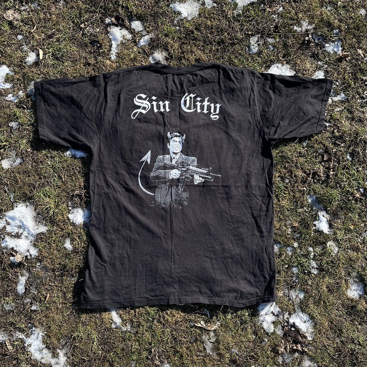 Vintage Vintage 90s Sin City Graphic Tee Sun Faded Punk Grunge L Size US L / EU 52-54 / 3 - 1 Thumbnail