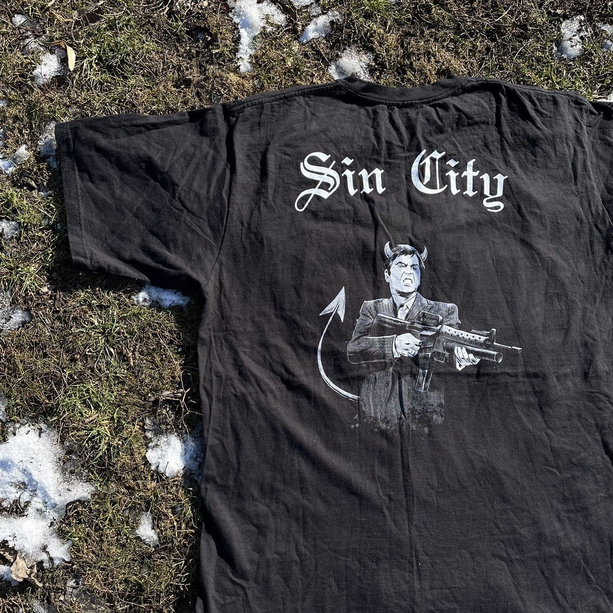 Vintage Vintage 90s Sin City Graphic Tee Sun Faded Punk Grunge L Size US L / EU 52-54 / 3 - 2 Thumbnail