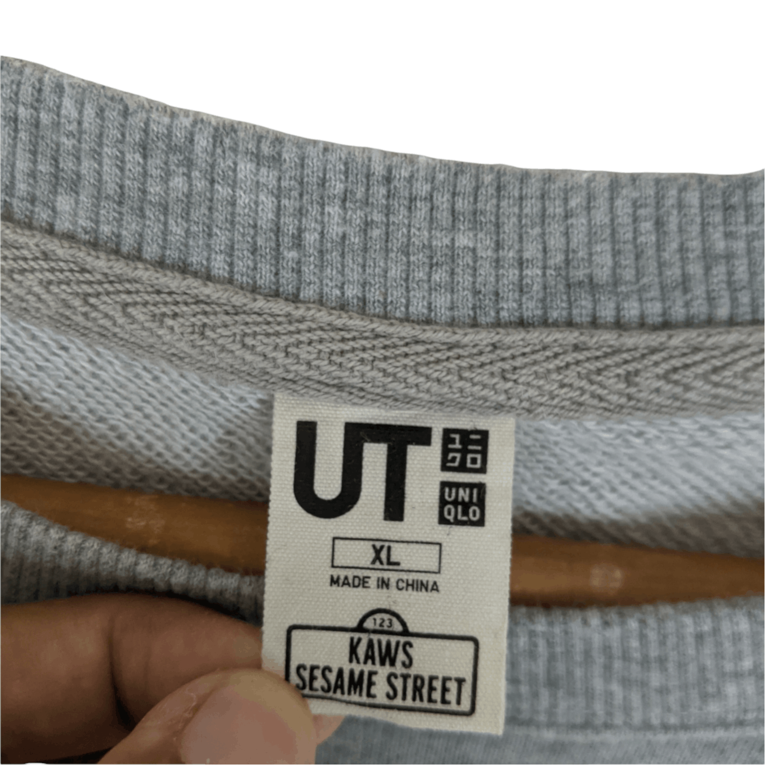 Japanese Brand × Kaws × Uniqlo UNIQLO x KAWS Jumper Sweatshirt Size US XL / EU 56 / 4 - 9 Thumbnail