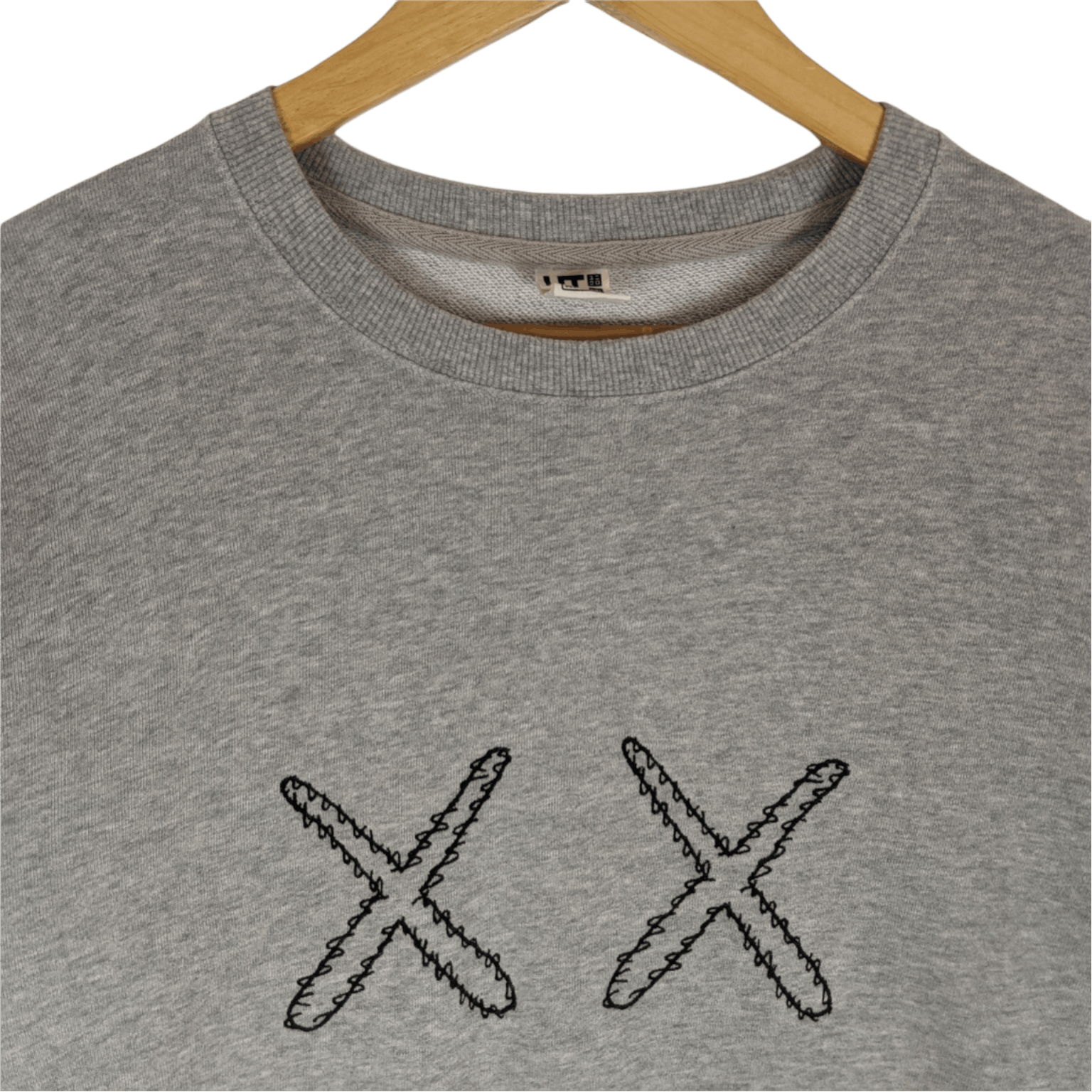 Japanese Brand × Kaws × Uniqlo UNIQLO x KAWS Jumper Sweatshirt Size US XL / EU 56 / 4 - 4 Thumbnail