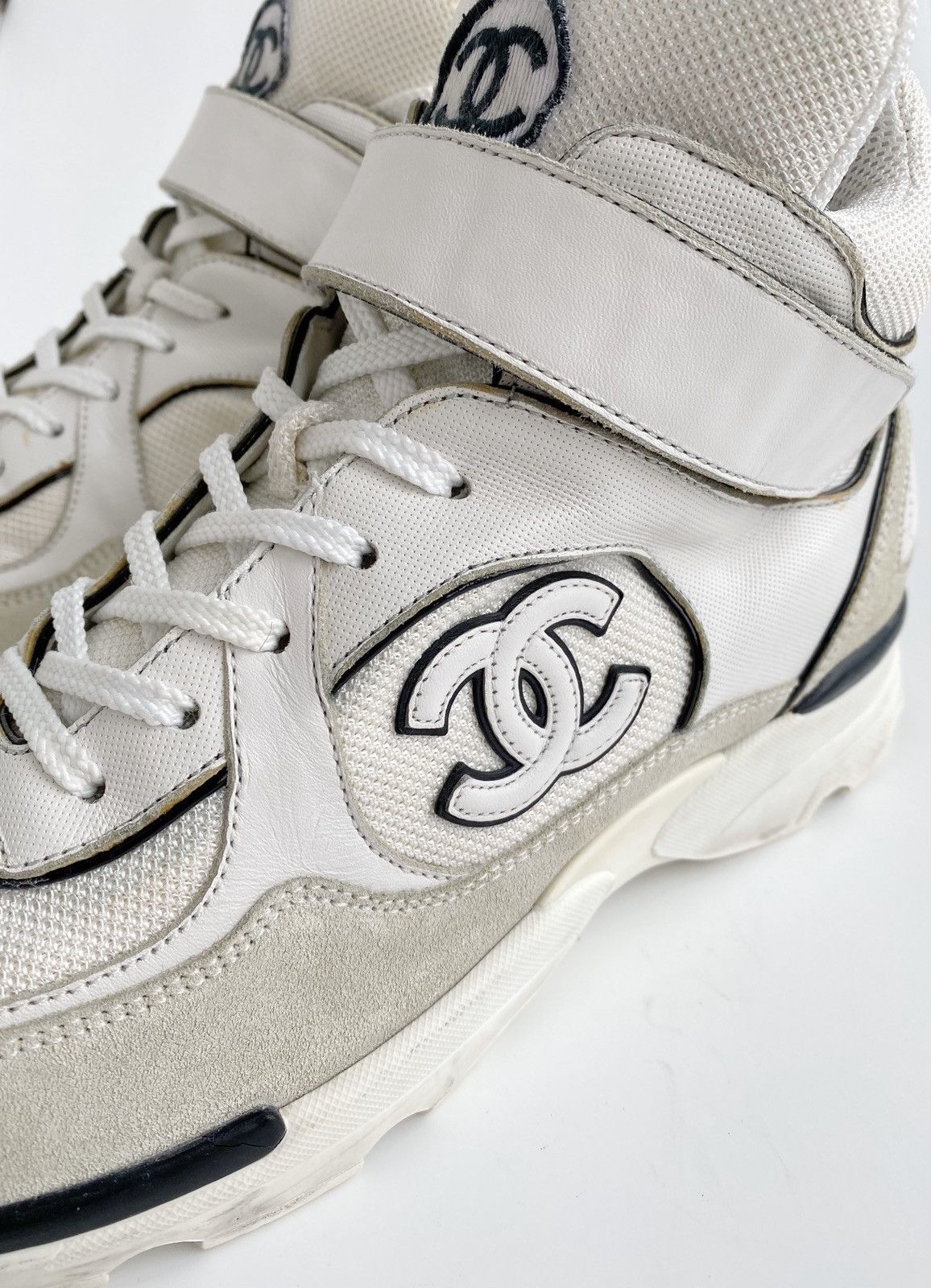 Chanel × Vintage CHANEL CC Sneakers Size US 7 / EU 40 - 8 Thumbnail