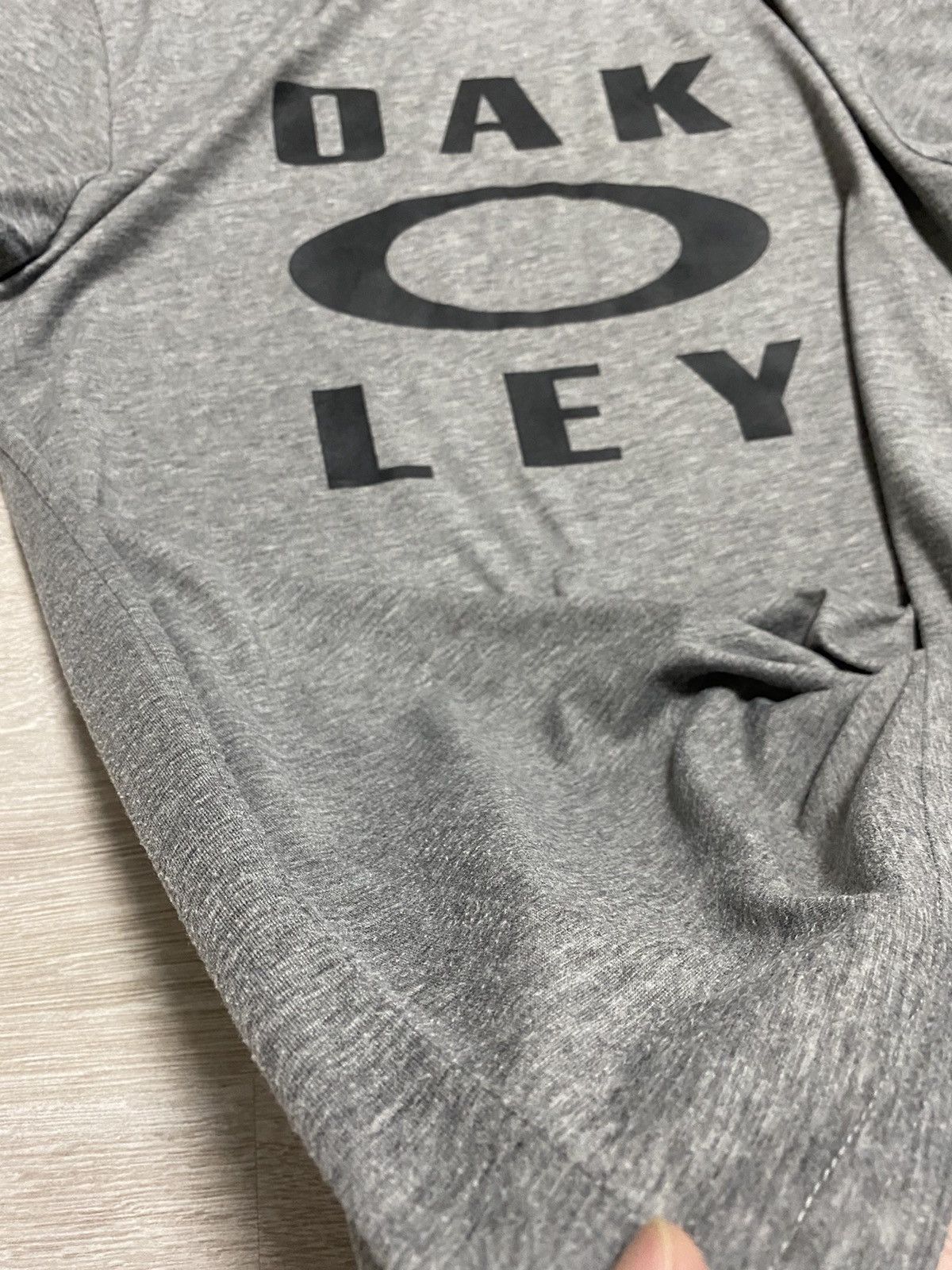 Oakley Vintage Oakley tee box logo size L Size US L / EU 52-54 / 3 - 8 Thumbnail