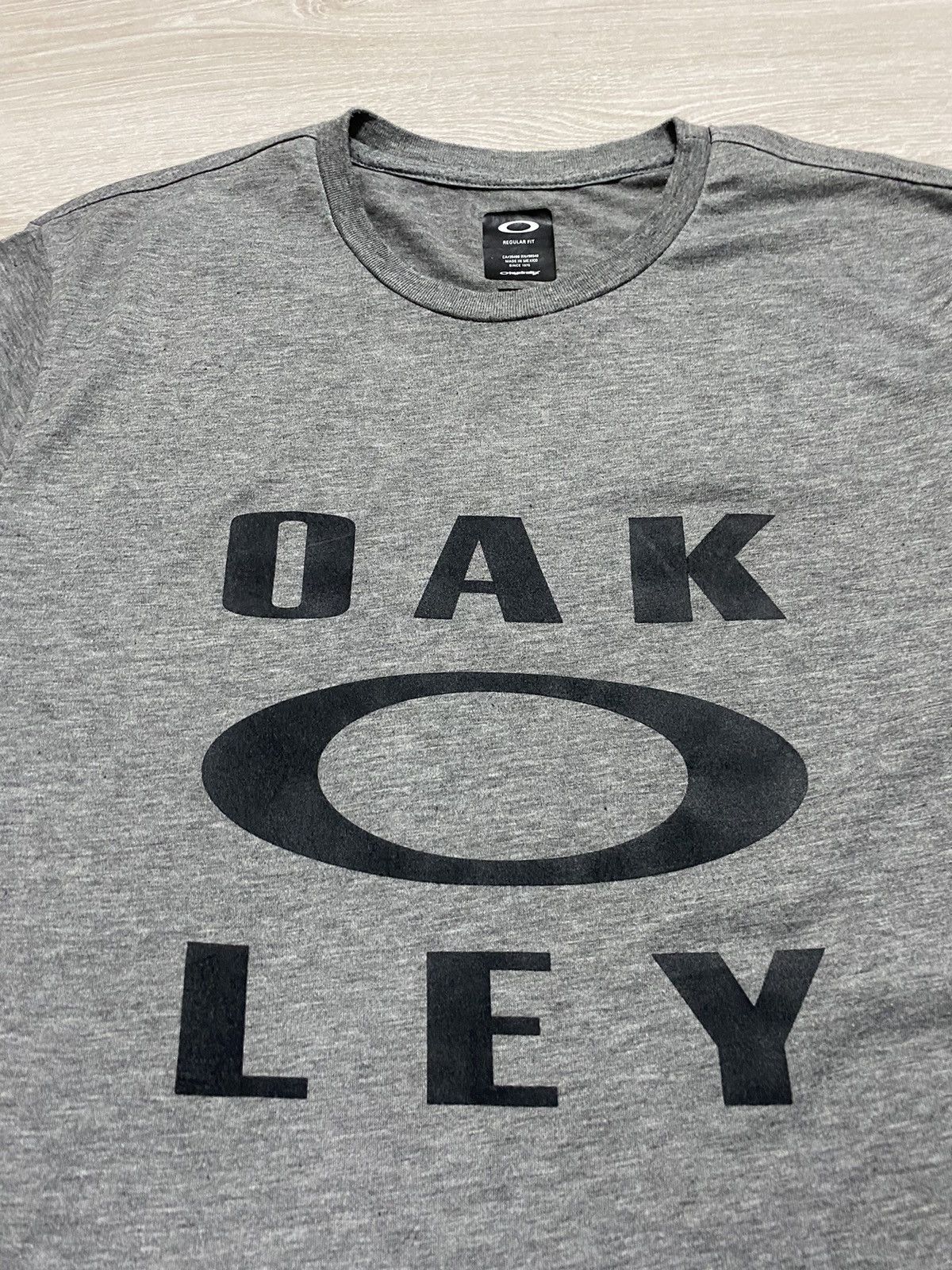 Oakley Vintage Oakley tee box logo size L Size US L / EU 52-54 / 3 - 3 Thumbnail