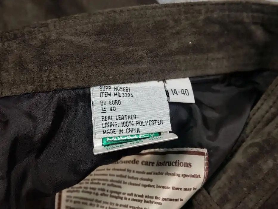Japanese Brand Vintage 90's Japan dark brown suede leather Women's Pants Size 32" / US 10 / IT 46 - 9 Thumbnail