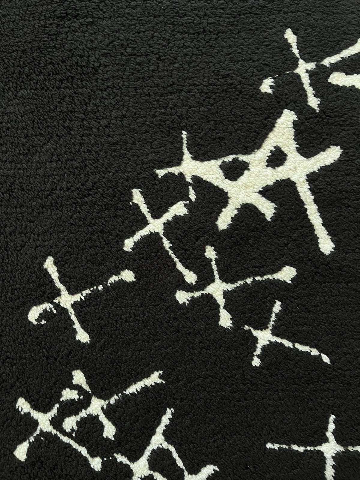 Undercover AW02 Undercover Cross Rug Witch’s Cell Division Black Size ONE SIZE - 3 Thumbnail