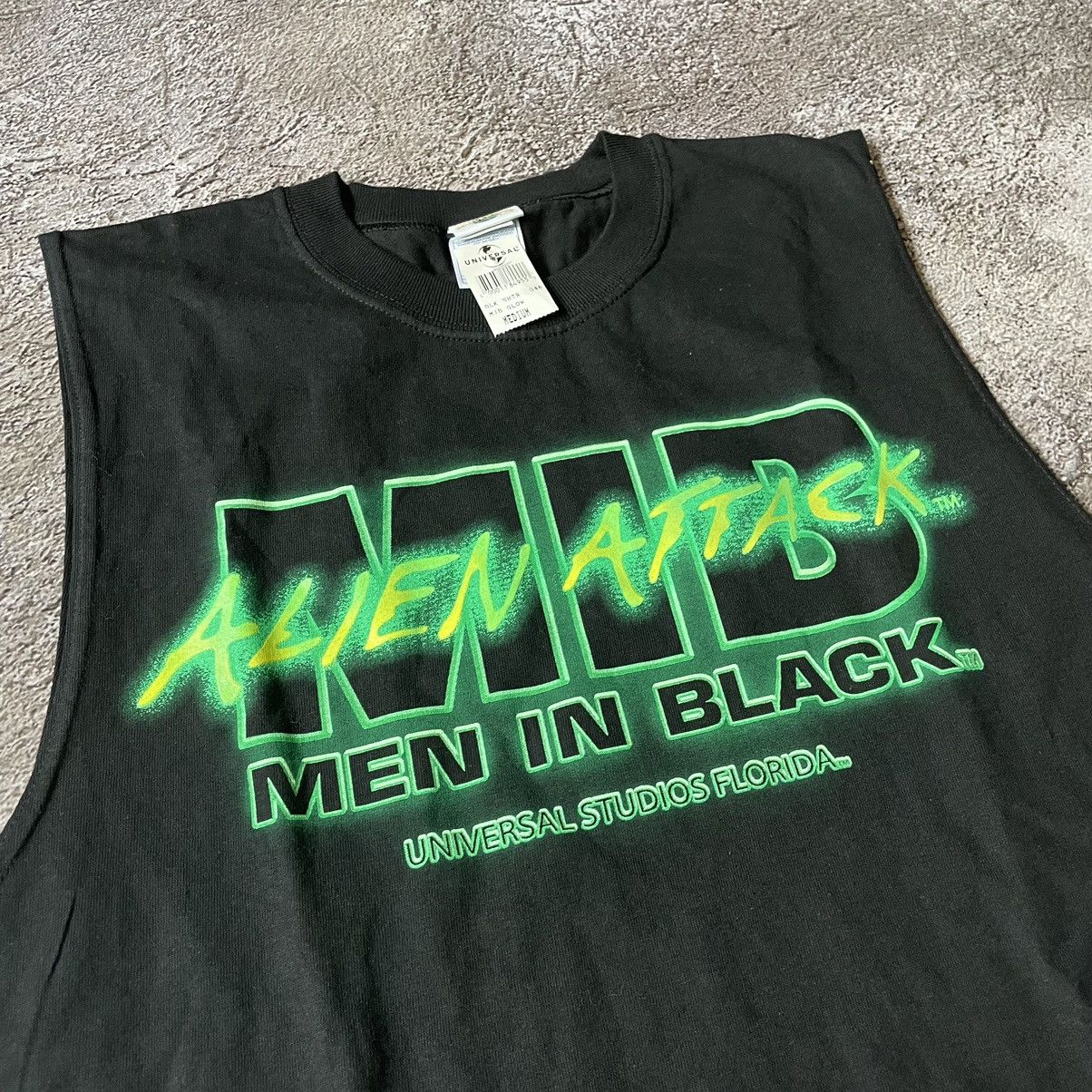 Vintage Vintage Y2K Graphic Tee Alien Attack Streetwear Black Slim M Size US M / EU 48-50 / 2 - 7 Thumbnail