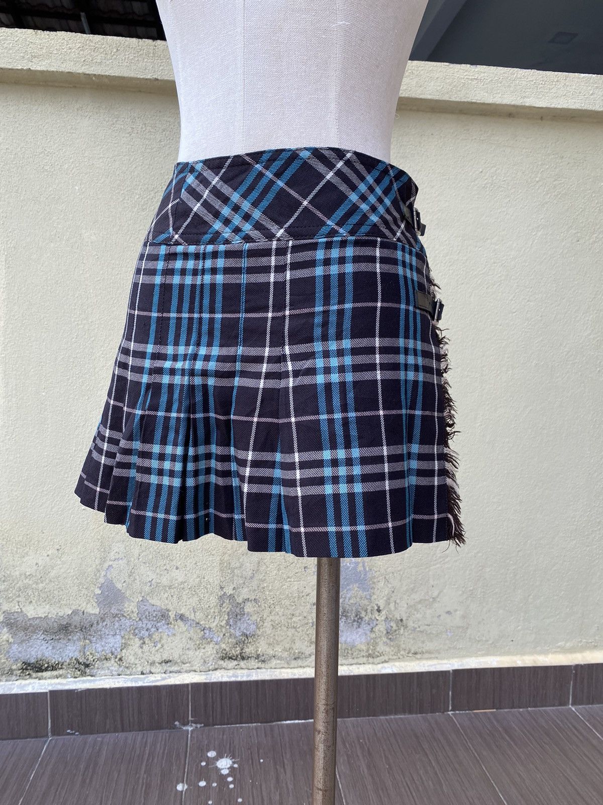 Burberry vintage blue nova check skirt Size 28" / US 6 / IT 42 - 1 Thumbnail