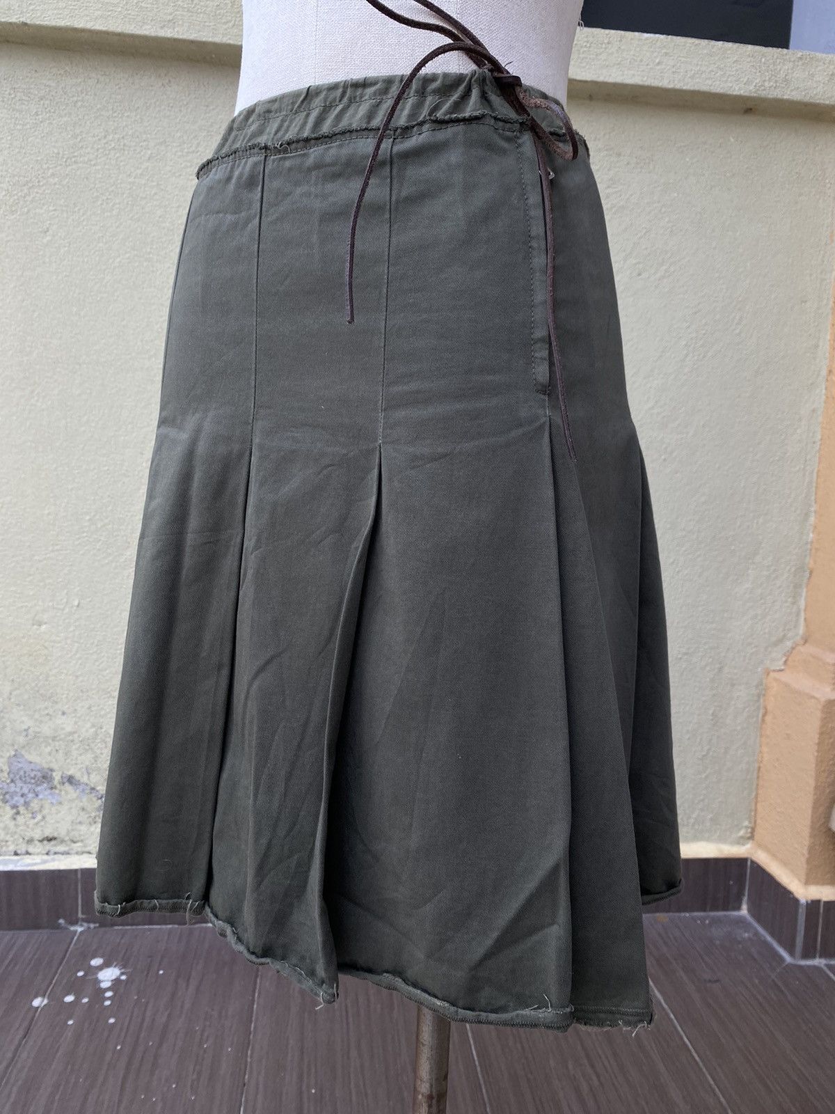 olive green skirt