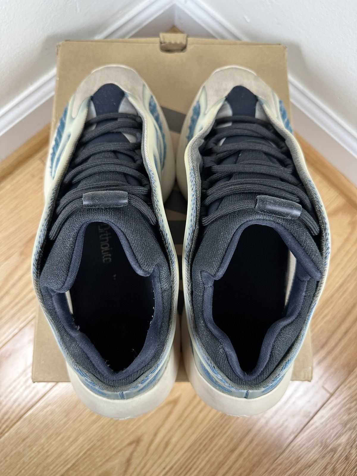 Adidas × Kanye West Adidas Yeezy Boost 700 V3 Kyanite Size US 10 / EU 43 - 4 Thumbnail