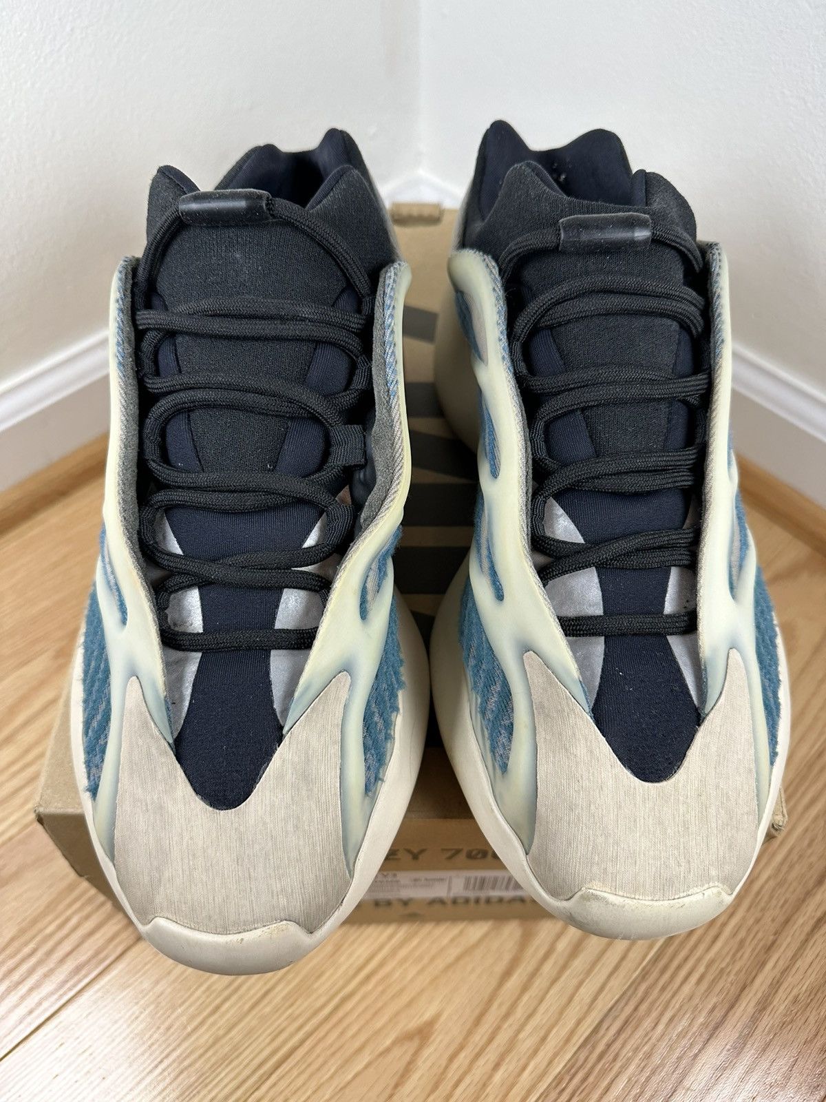 Adidas × Kanye West Adidas Yeezy Boost 700 V3 Kyanite Size US 10 / EU 43 - 2 Thumbnail