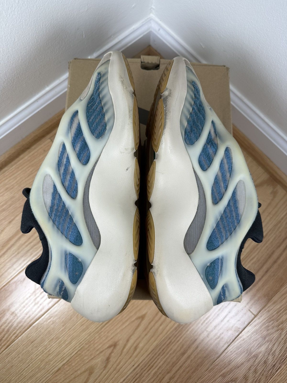 Adidas × Kanye West Adidas Yeezy Boost 700 V3 Kyanite Size US 10 / EU 43 - 5 Thumbnail