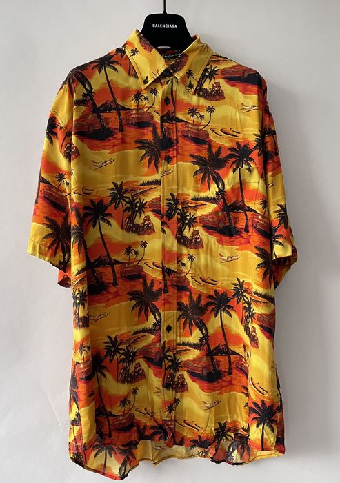 Louis Vuitton Louis Vuitton PRINTED LOGO HAWAIIAN SHIRT SS18, Grailed