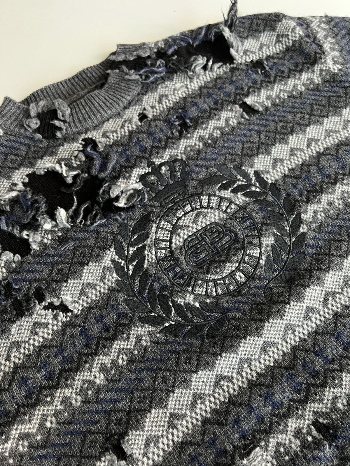 Balenciaga $1.5K Value Balenciaga Grey Destroyed Fair Isle Sweater Size US M / EU 48-50 / 2 - 3 Thumbnail
