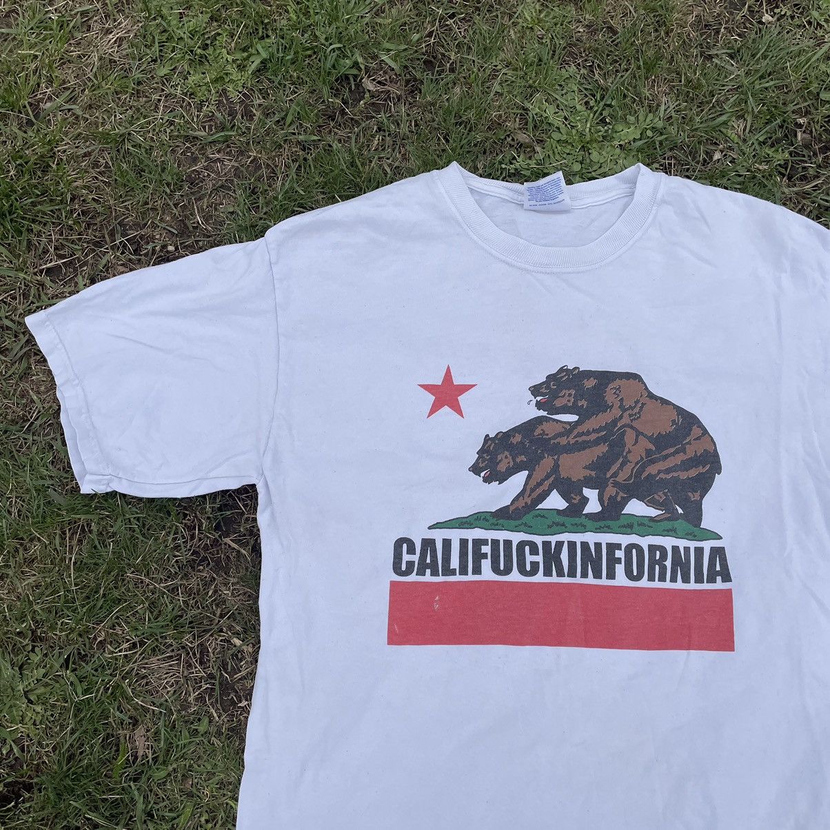 Vintage Vintage Y2K Sun Faded Graphic Tee California Streetwear L Size US L / EU 52-54 / 3 - 4 Thumbnail