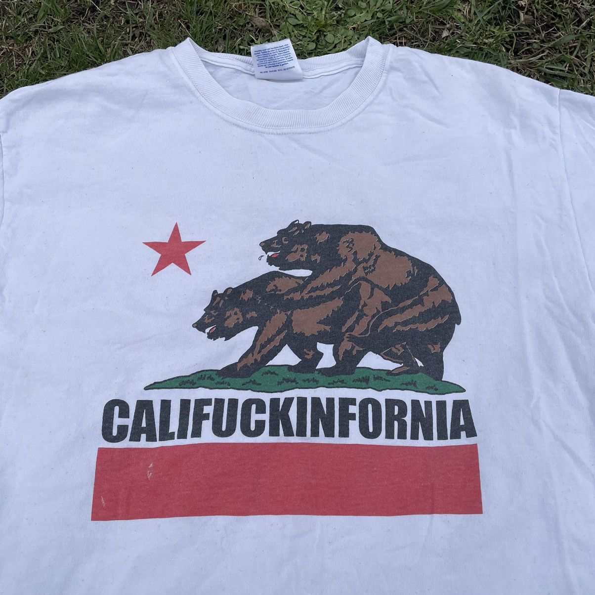 Vintage Vintage Y2K Sun Faded Graphic Tee California Streetwear L Size US L / EU 52-54 / 3 - 5 Thumbnail