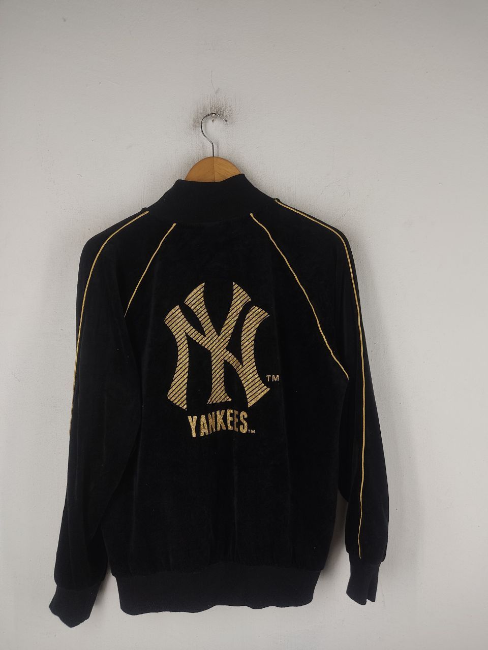 MLB × New York Yankees New York Yankees Golden Sweater Size US M / EU 48-50 / 2 - 1 Thumbnail