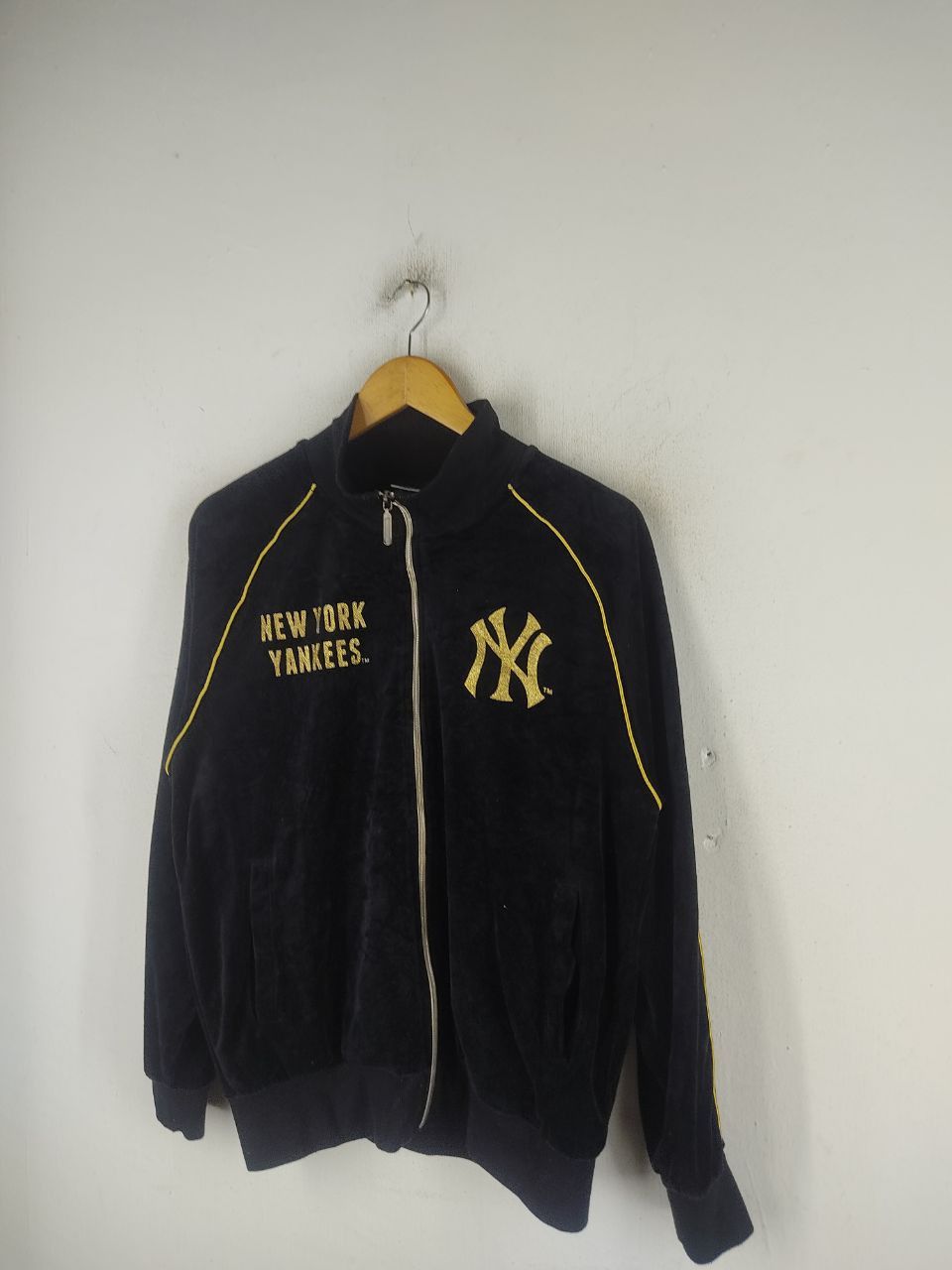 MLB × New York Yankees New York Yankees Golden Sweater Size US M / EU 48-50 / 2 - 2 Thumbnail
