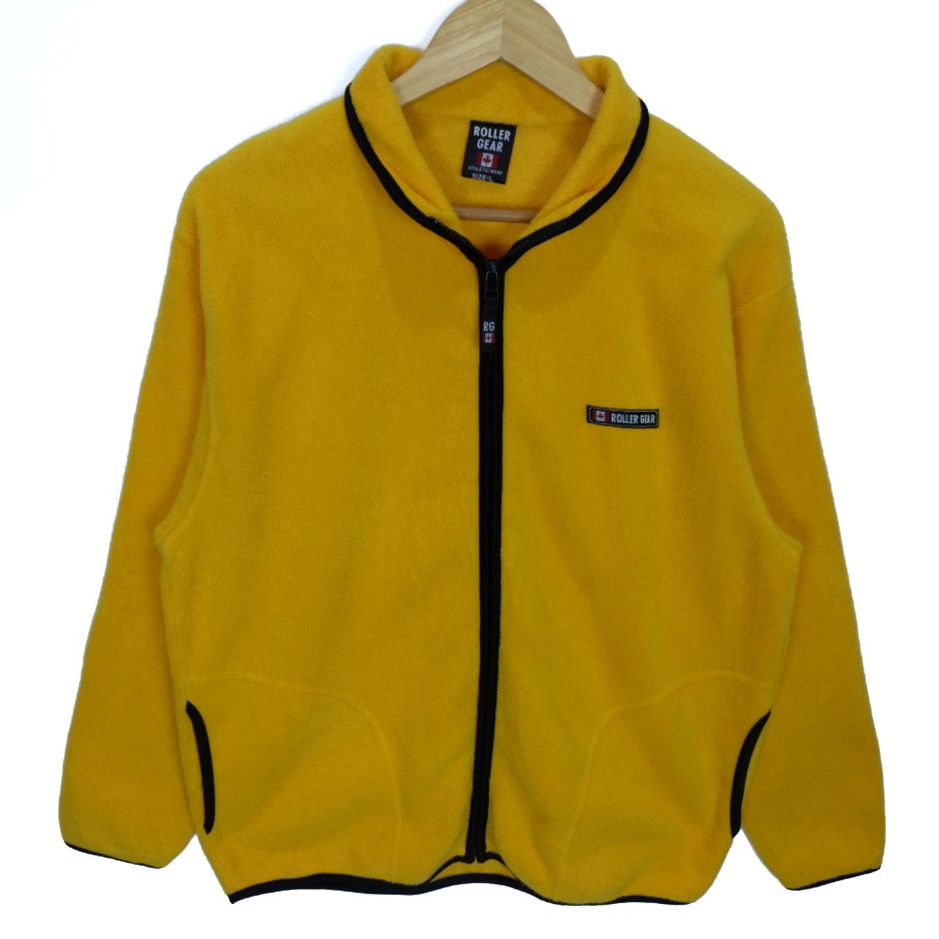 Pokemon ROLLER GEAR Canada Flag Yellow Fleece Jacket Size US L / EU 52-54 / 3 - 2 Thumbnail