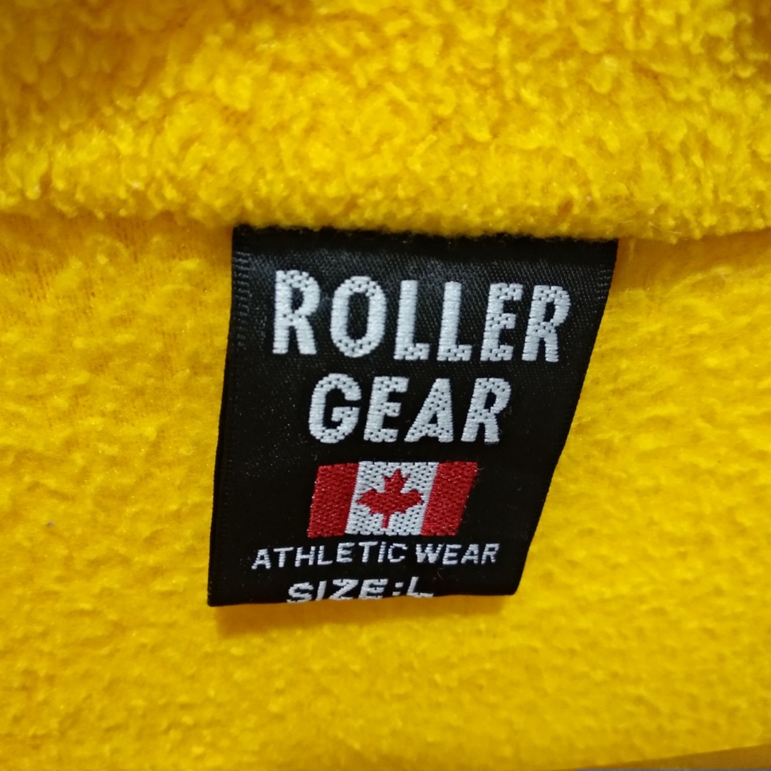 Pokemon ROLLER GEAR Canada Flag Yellow Fleece Jacket Size US L / EU 52-54 / 3 - 8 Thumbnail