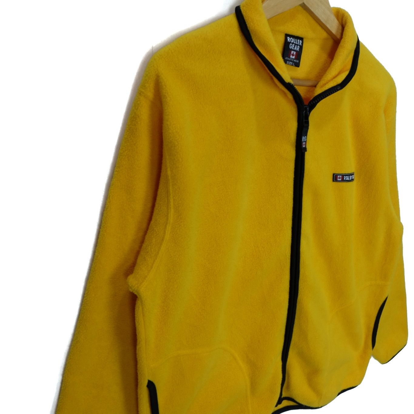 Pokemon ROLLER GEAR Canada Flag Yellow Fleece Jacket Size US L / EU 52-54 / 3 - 5 Thumbnail
