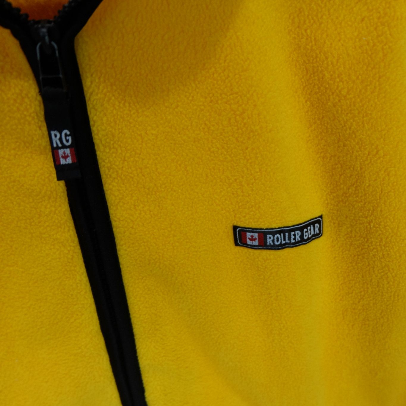 Pokemon ROLLER GEAR Canada Flag Yellow Fleece Jacket Size US L / EU 52-54 / 3 - 6 Thumbnail