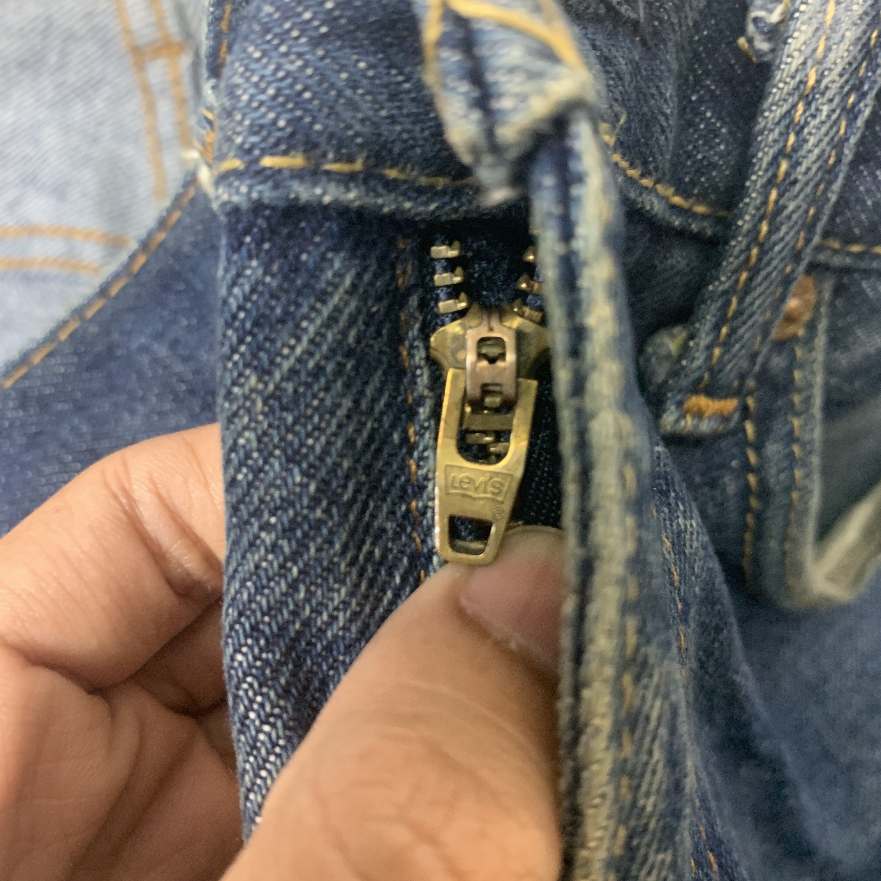 Levi's Vintage LEVI'S 505 Distressed Faded Jeans P0025 Size US 36 / EU 52 - 14 Thumbnail