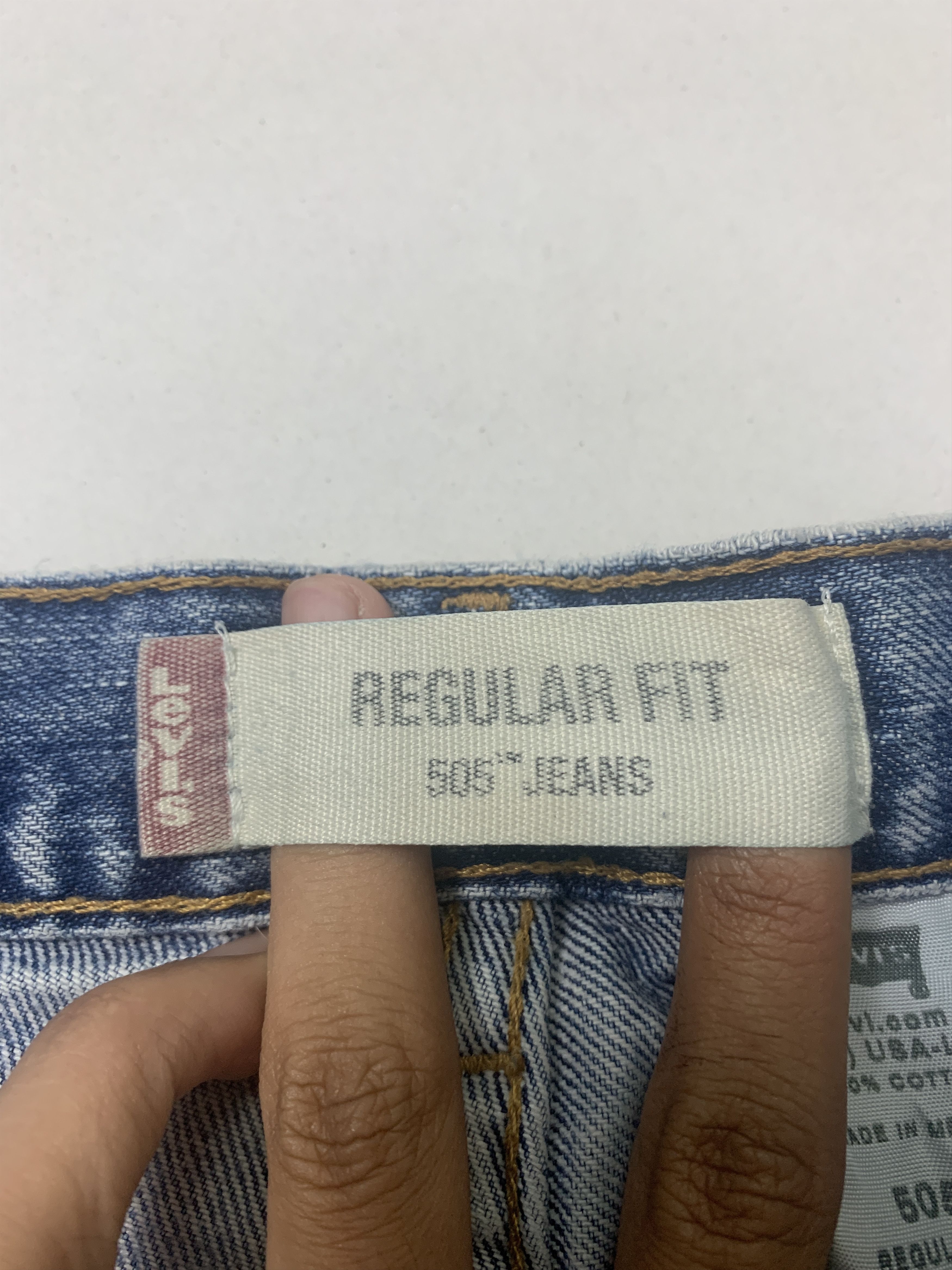 Levi's × Vintage Vintage LEVI'S 505 Distressed Faded Straight Cut Mid Wash Size US 34 / EU 50 - 14 Thumbnail